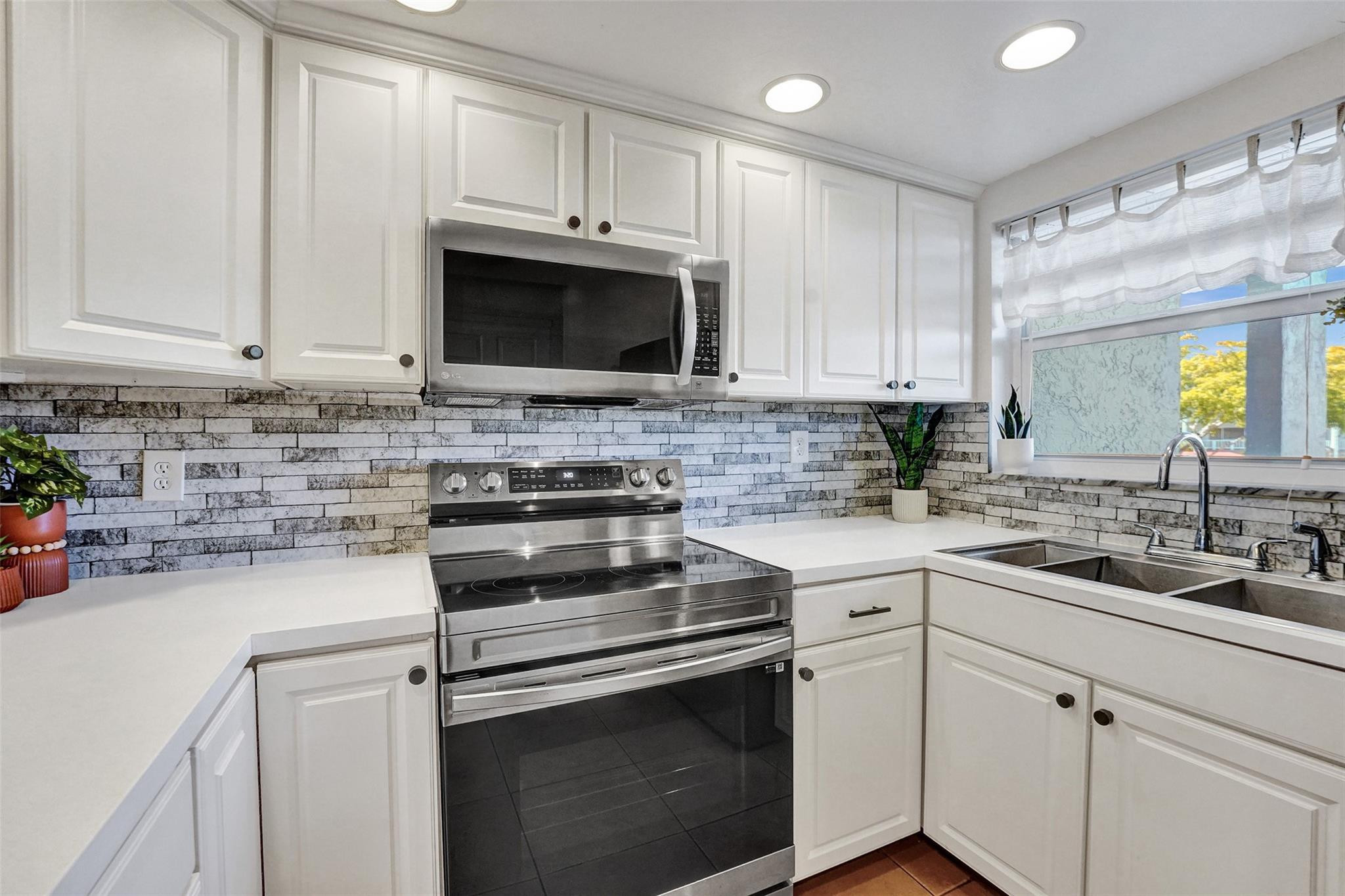 ROYAL PARK GARDENS I-J CONDO - Residential