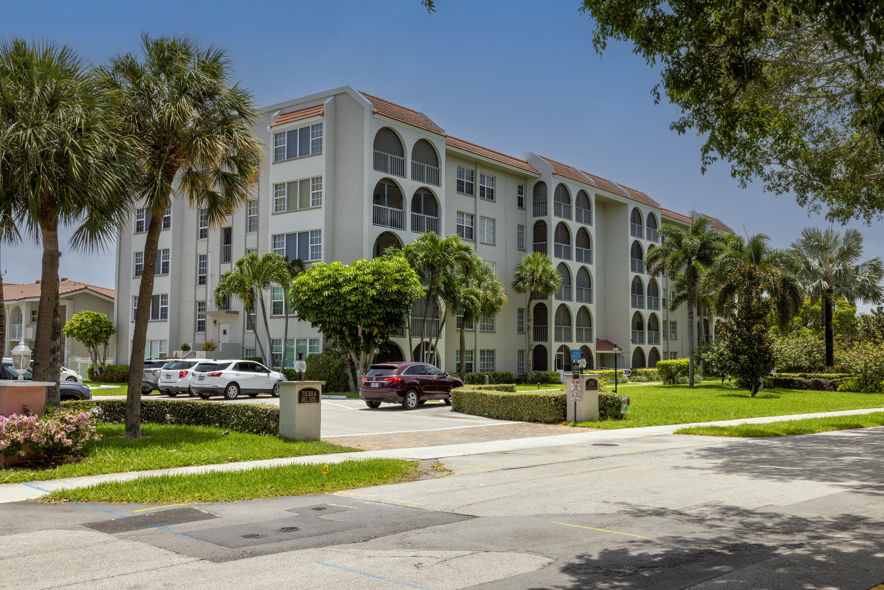 TIERRA DEL SOL CONDO - Residential