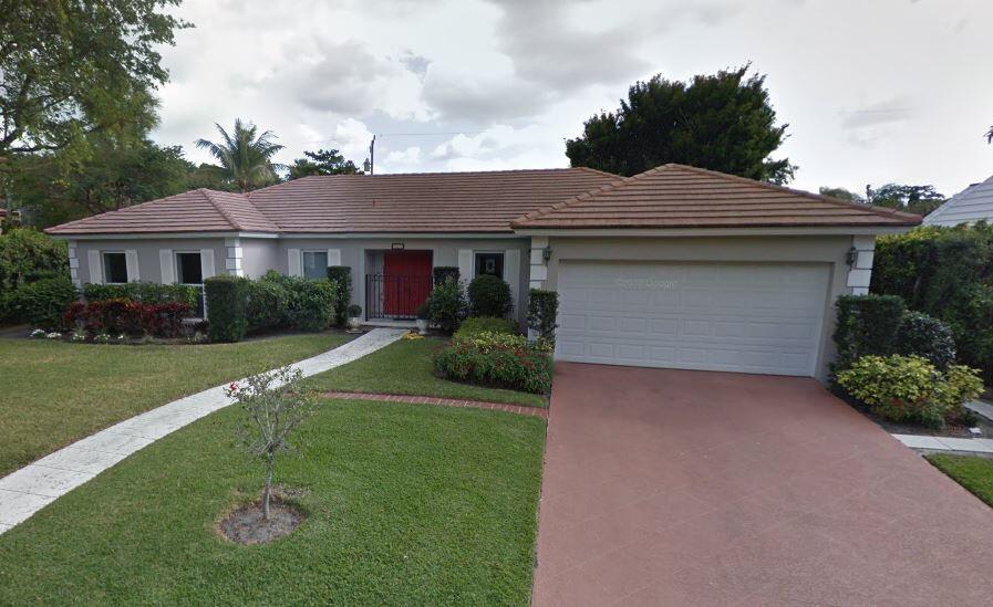 85 X 130 Lot on peaceful north end of the island. Best beach at the end of the street.