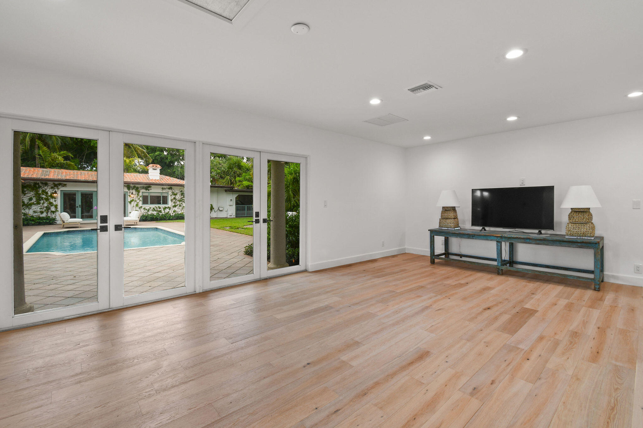 ESSEX LANE - Residential