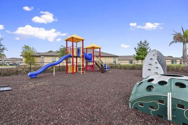 CELEBRATION POINTE - Residential
