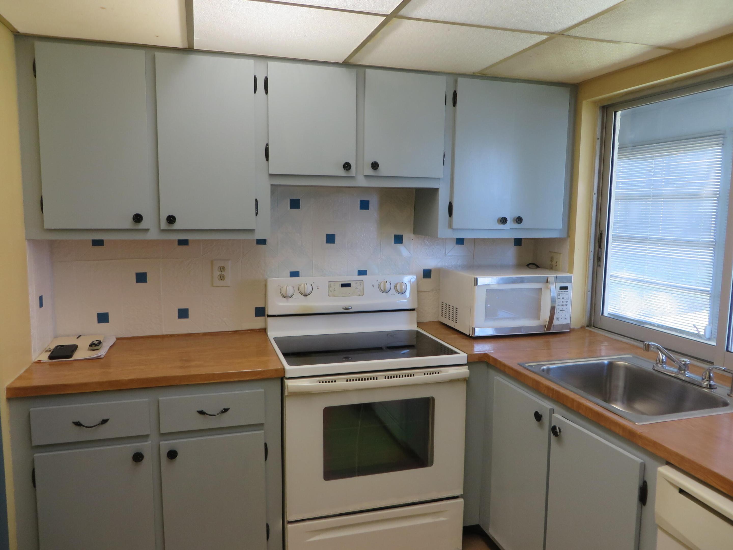 LIME BAY CONDOMINIUM 8 - Residential