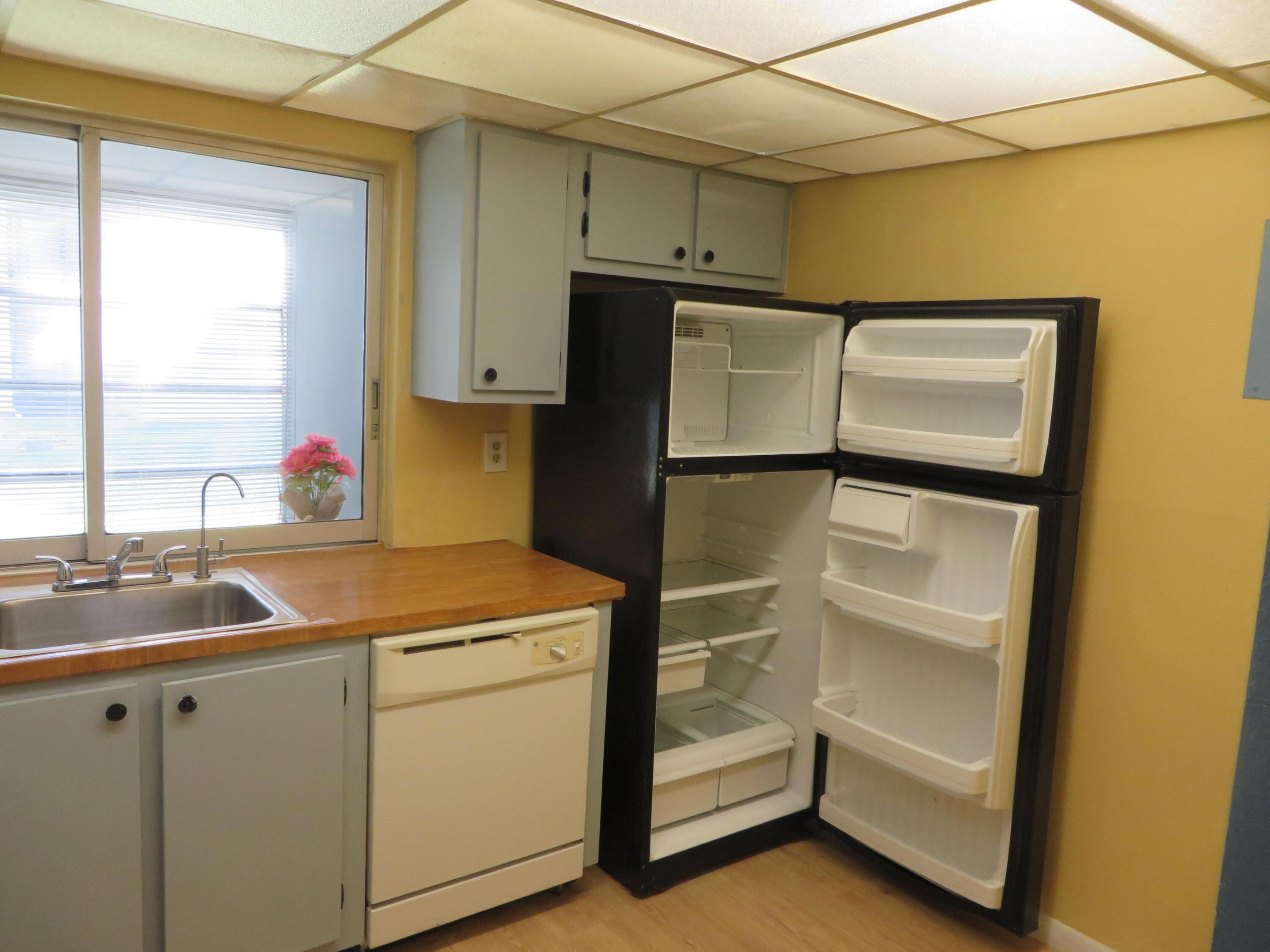 LIME BAY CONDOMINIUM 8 - Residential