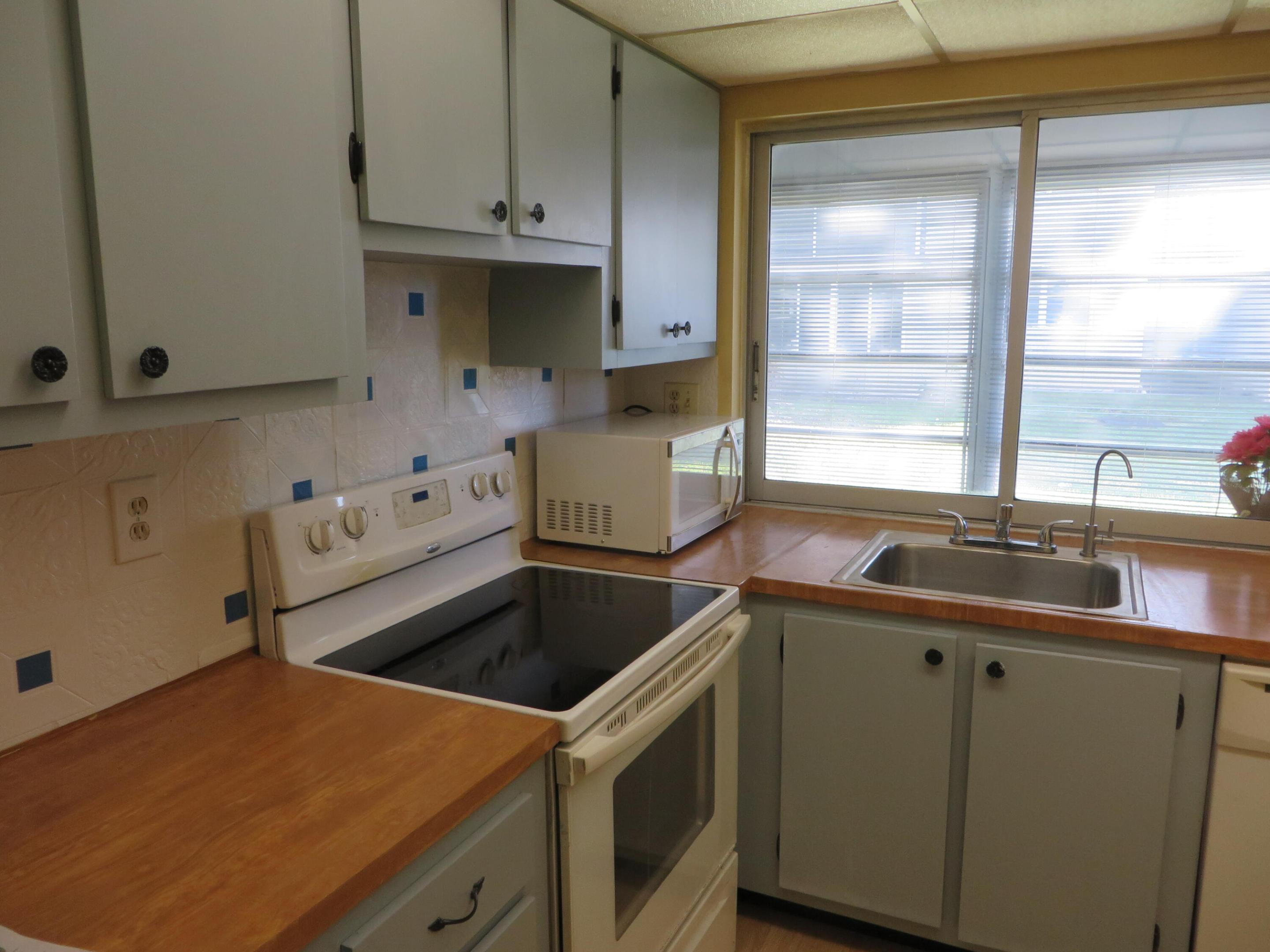 LIME BAY CONDOMINIUM 8 - Residential
