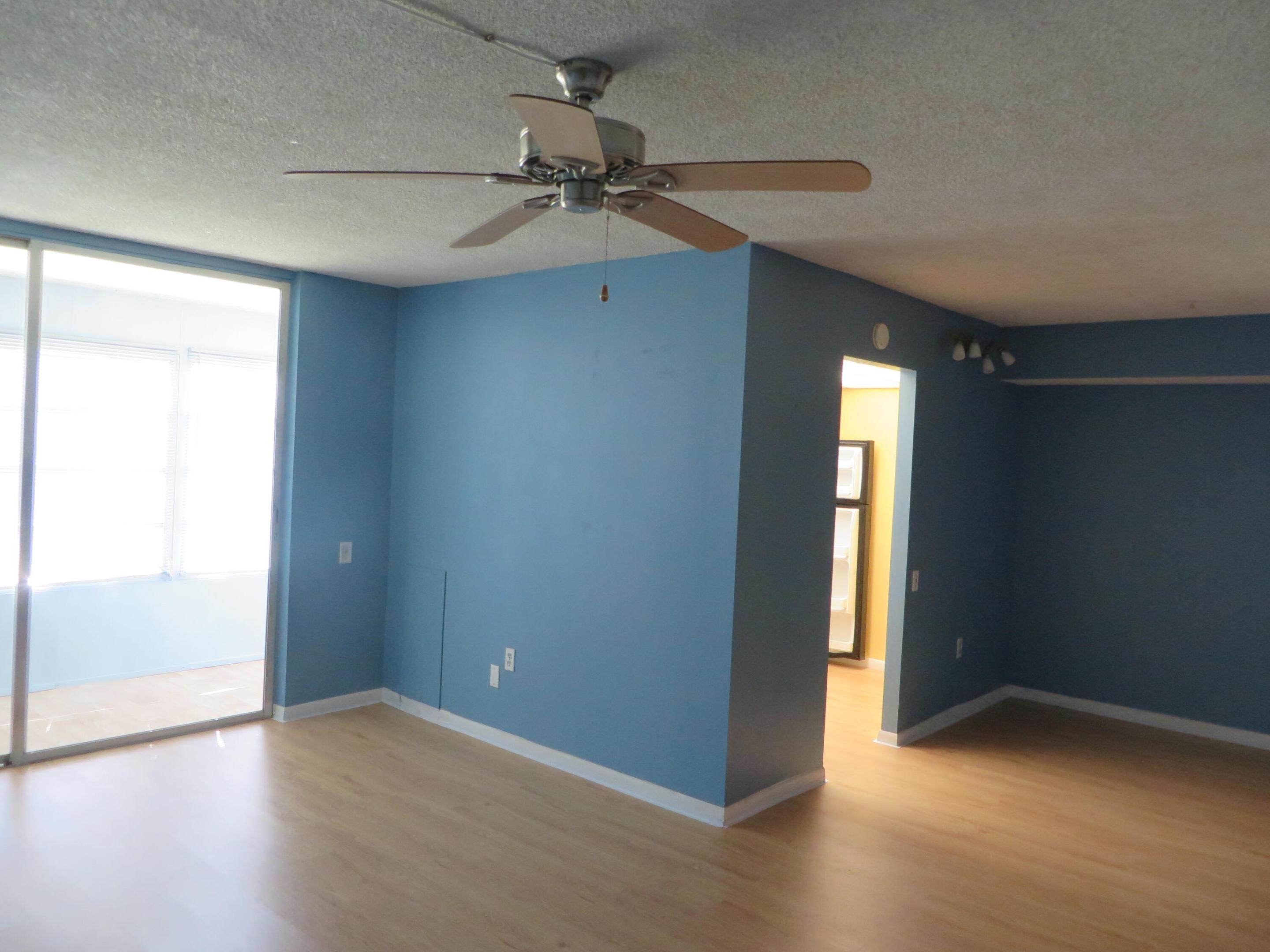 LIME BAY CONDOMINIUM 8 - Residential