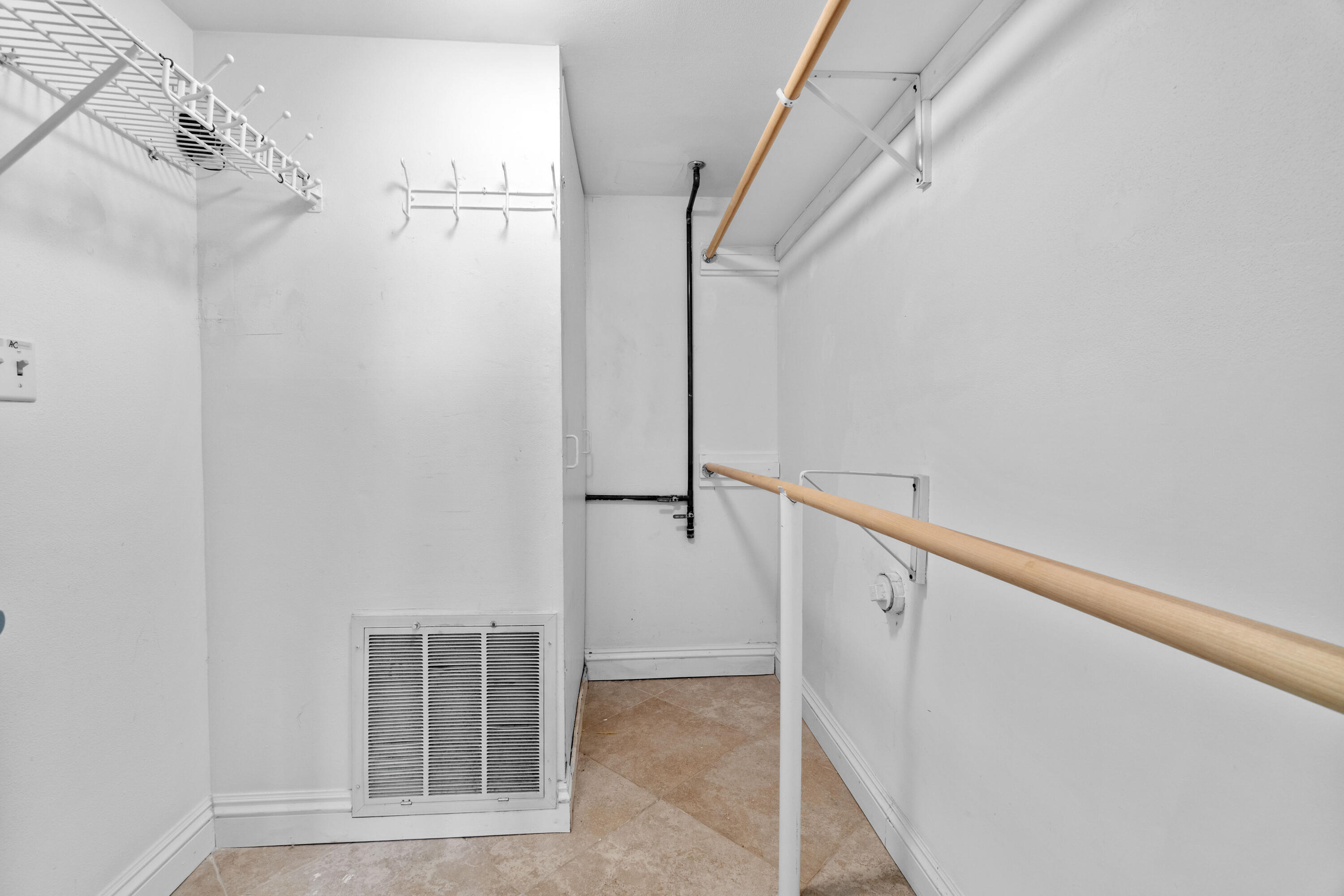 GARDEN-AIRE VILLAGE - Residential