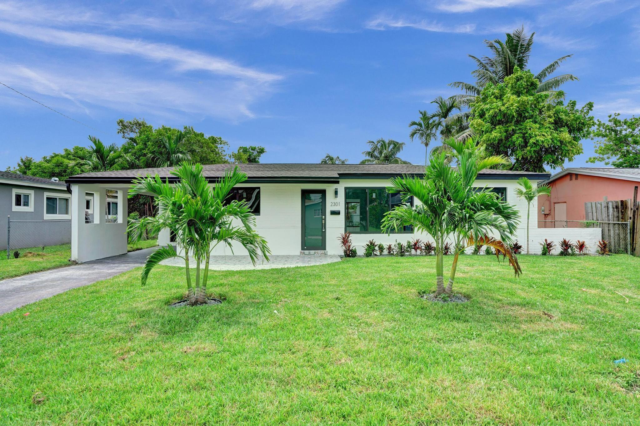 beautiful 3/2 in the heart of Miramar, fully updated. whether you a first-time home buyer or looking for an upgrade this house is for you. move in ready. easy to show come see this beauty today