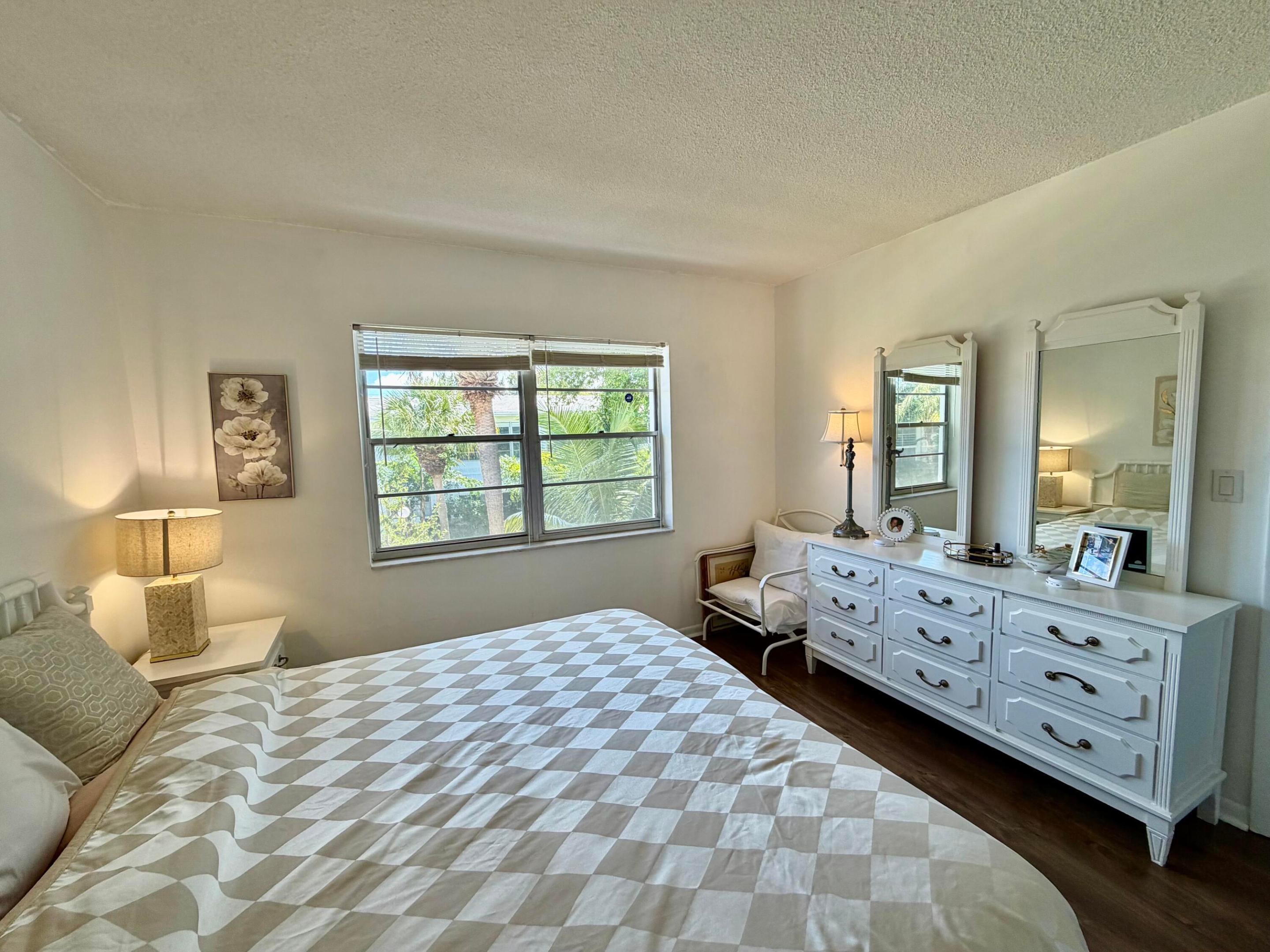 FAIRVIEW IV CONDO - Residential