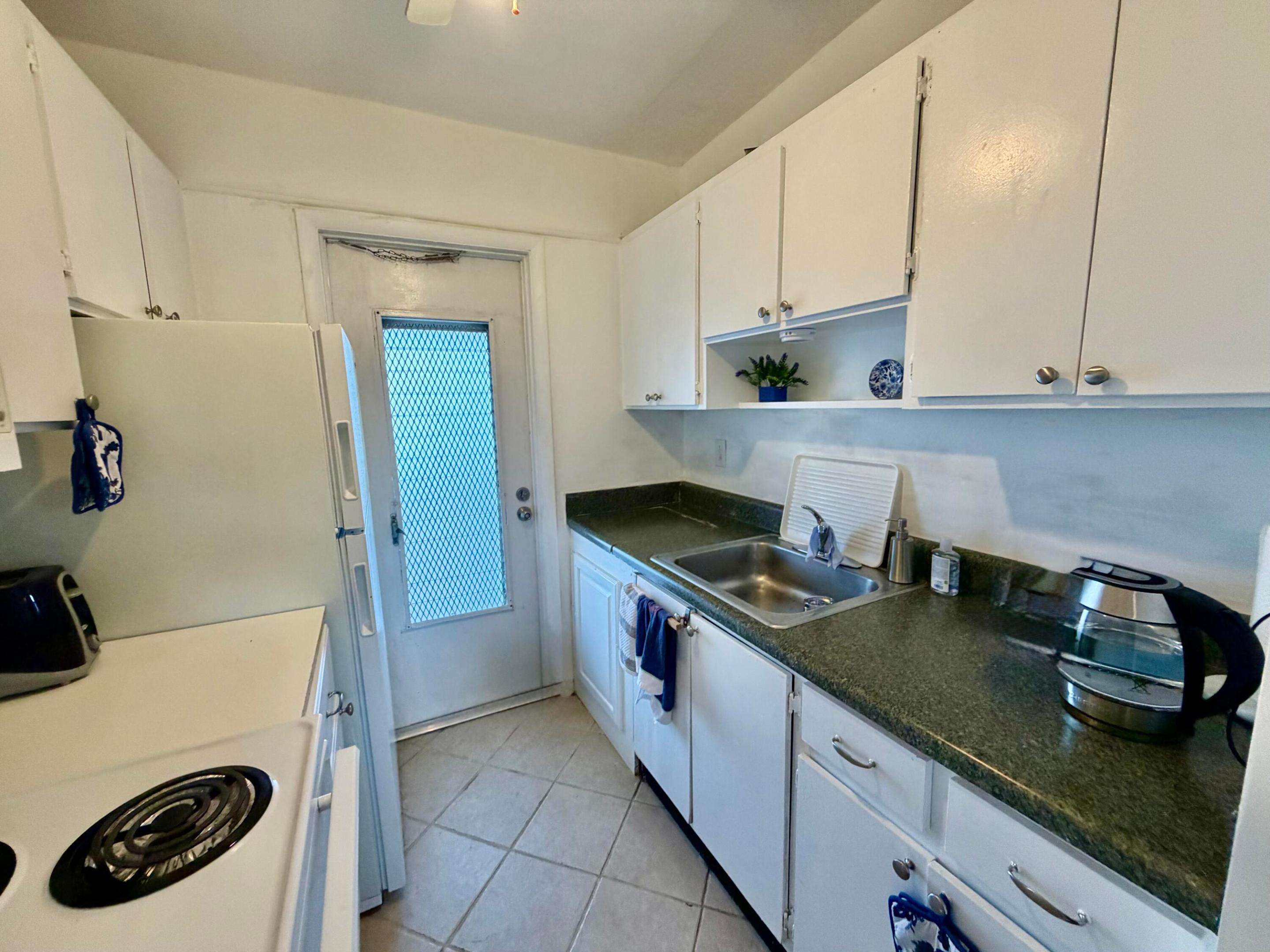 FAIRVIEW IV CONDO - Residential