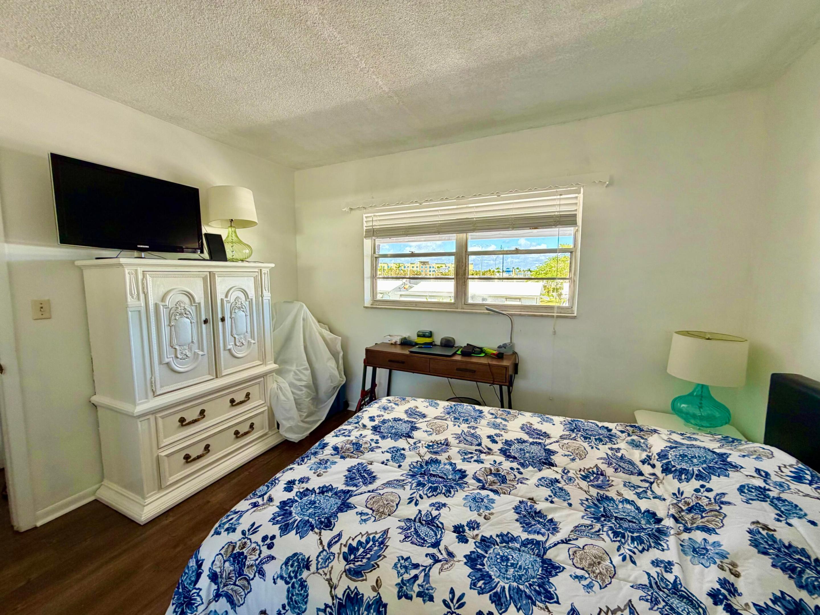 FAIRVIEW IV CONDO - Residential