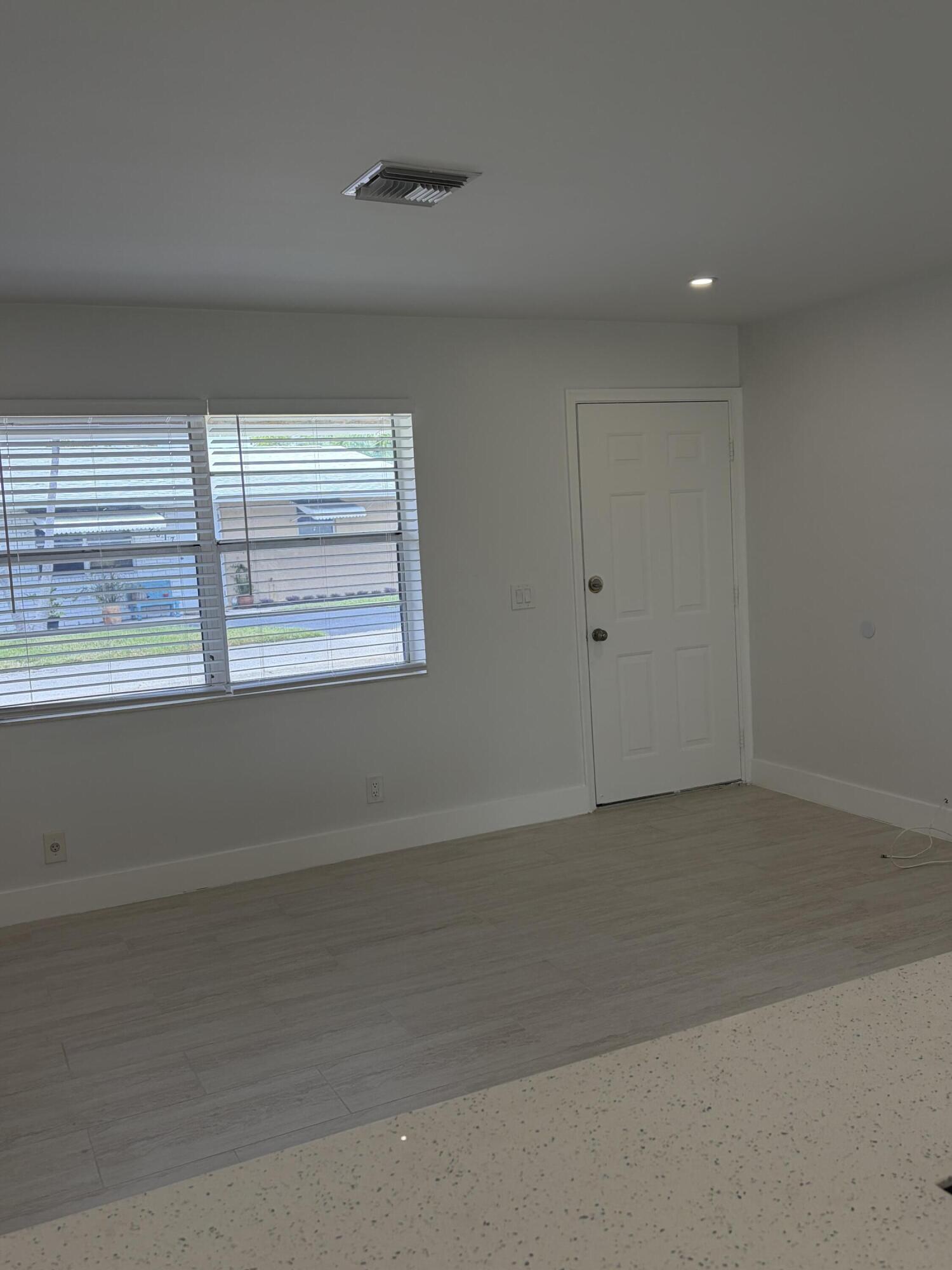 IMPERIAL VILLAS CONDO - Residential Lease
