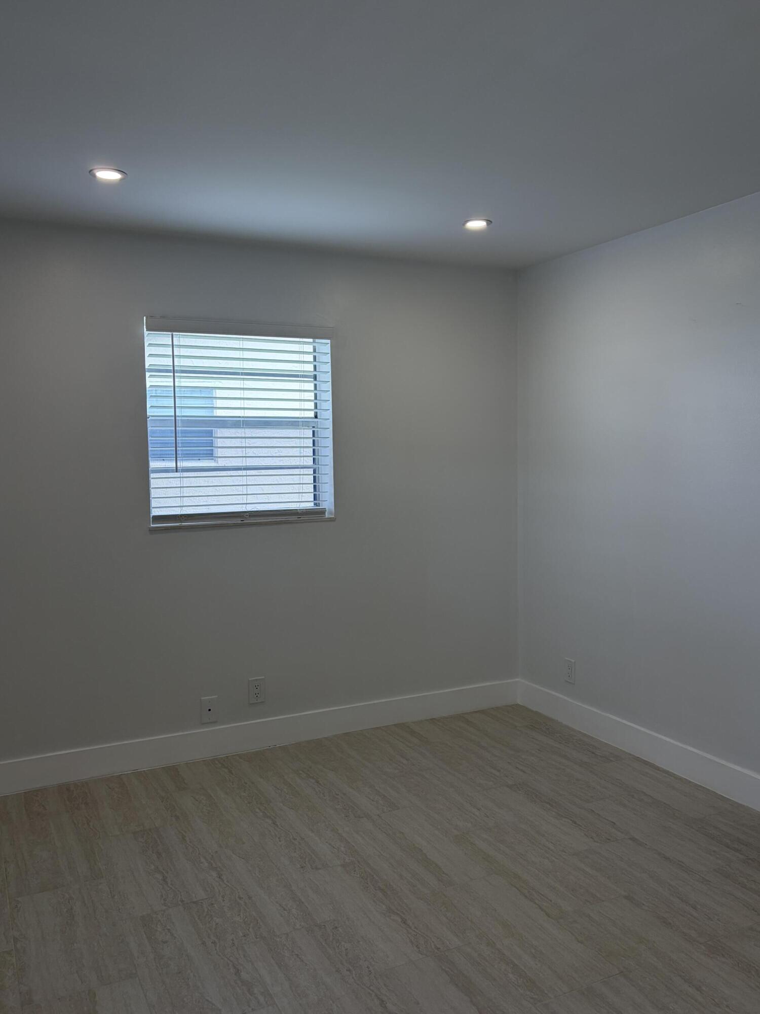IMPERIAL VILLAS CONDO - Residential Lease