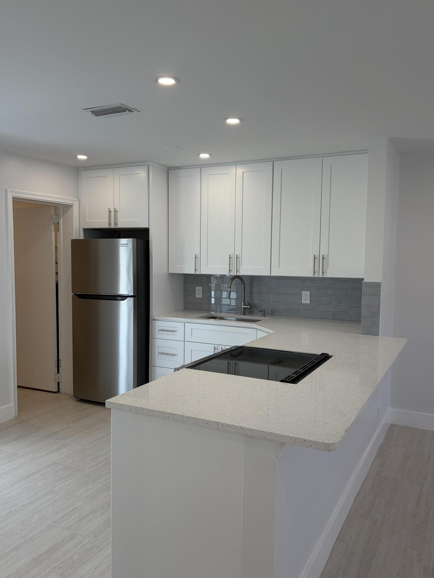 IMPERIAL VILLAS CONDO - Residential Lease