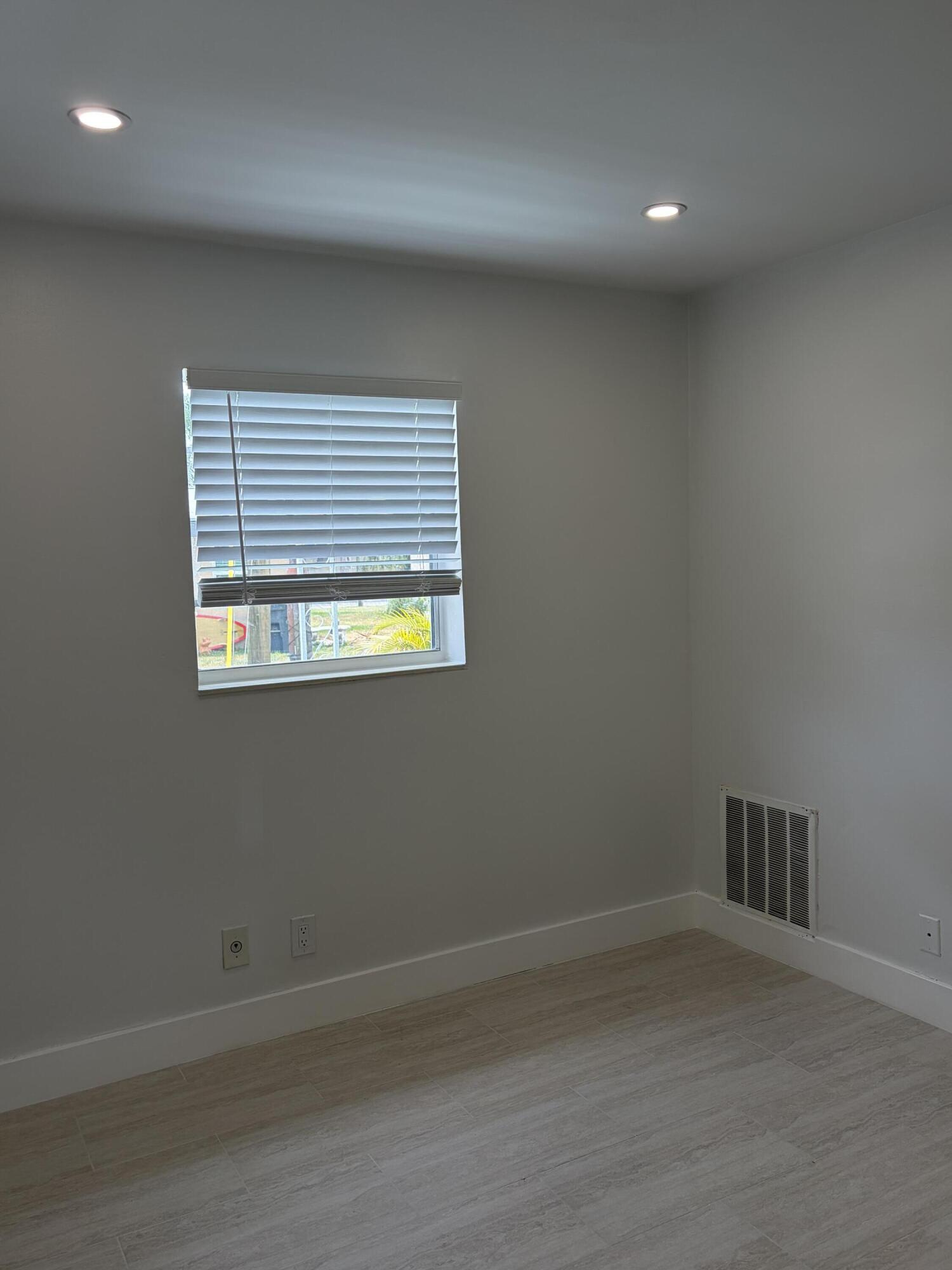 IMPERIAL VILLAS CONDO - Residential Lease