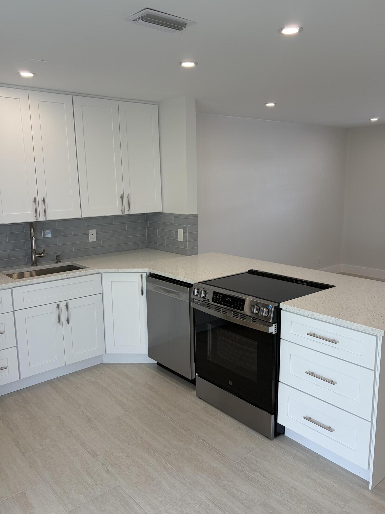 IMPERIAL VILLAS CONDO - Residential Lease