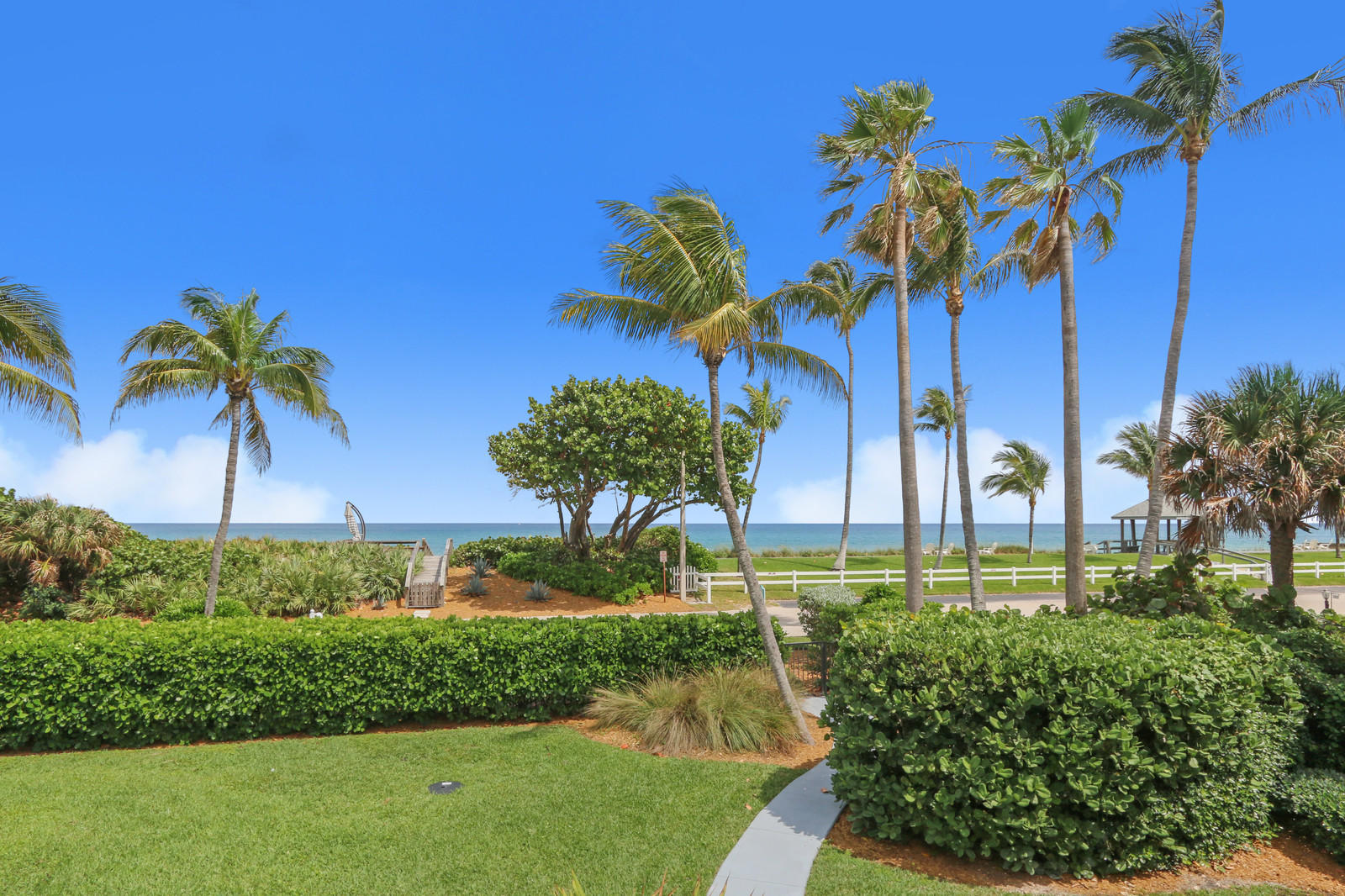 TROPICAL SHORES - Residential