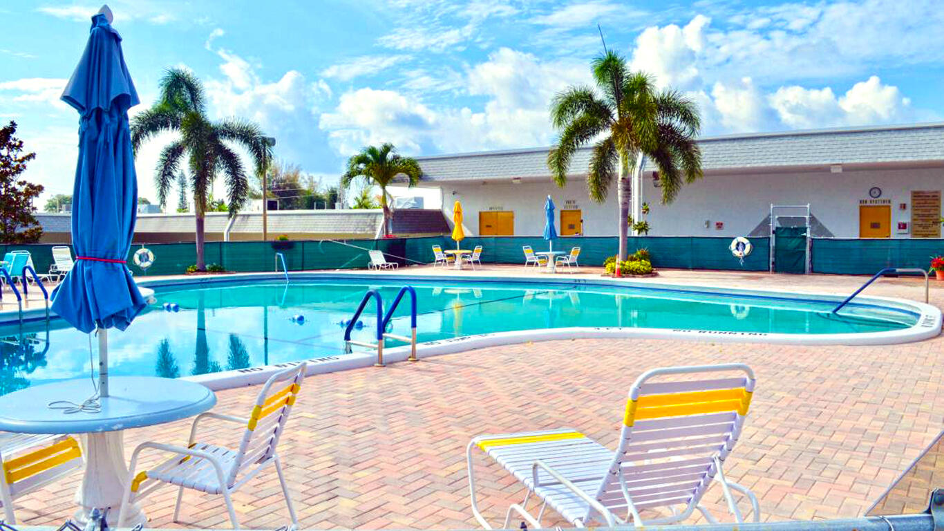 MURRY HILLS APT BLDG CONDO - Residential