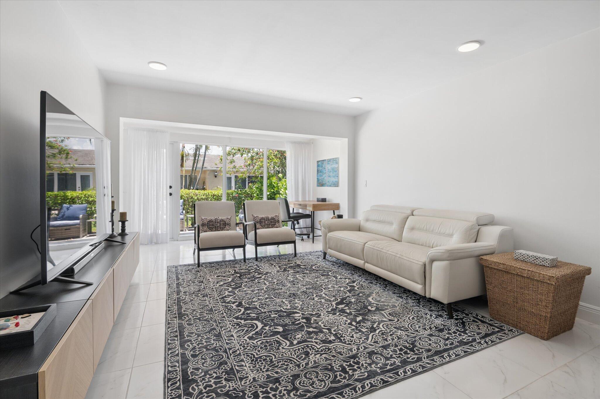 PALM GREENS AT VILLA DEL RAY CONDO II - Residential