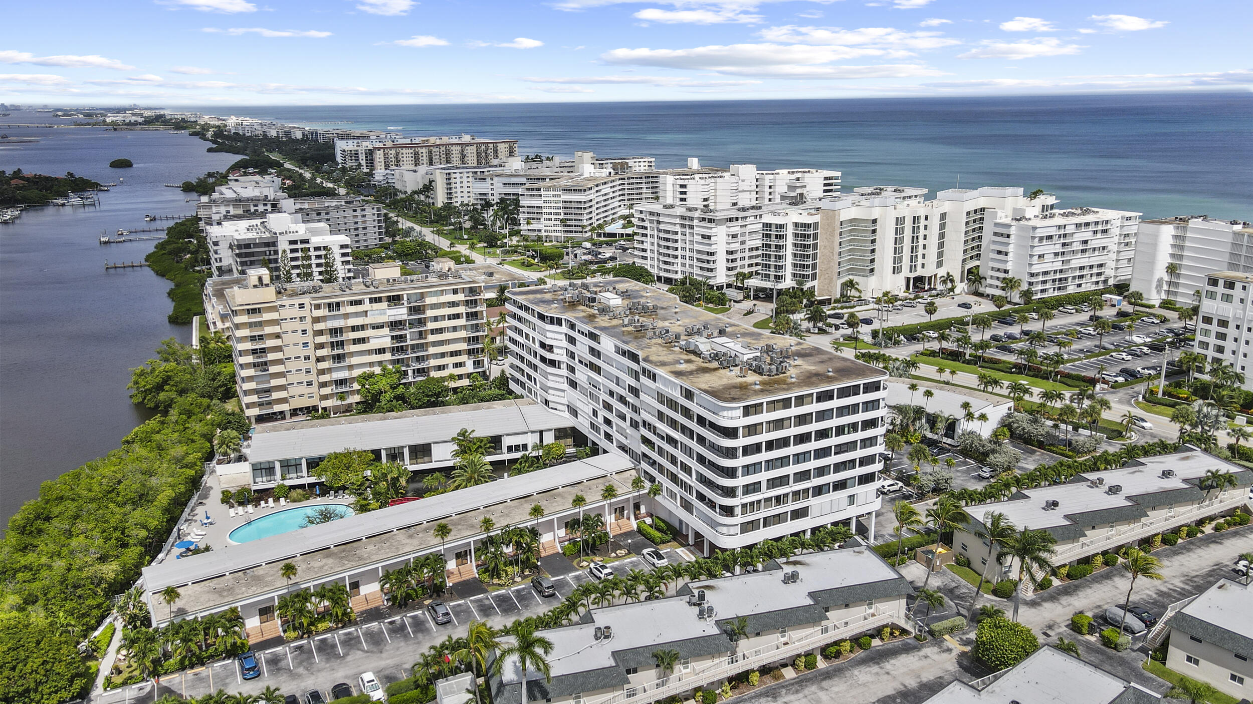 MAYFAIR HOUSE CONDO - Residential