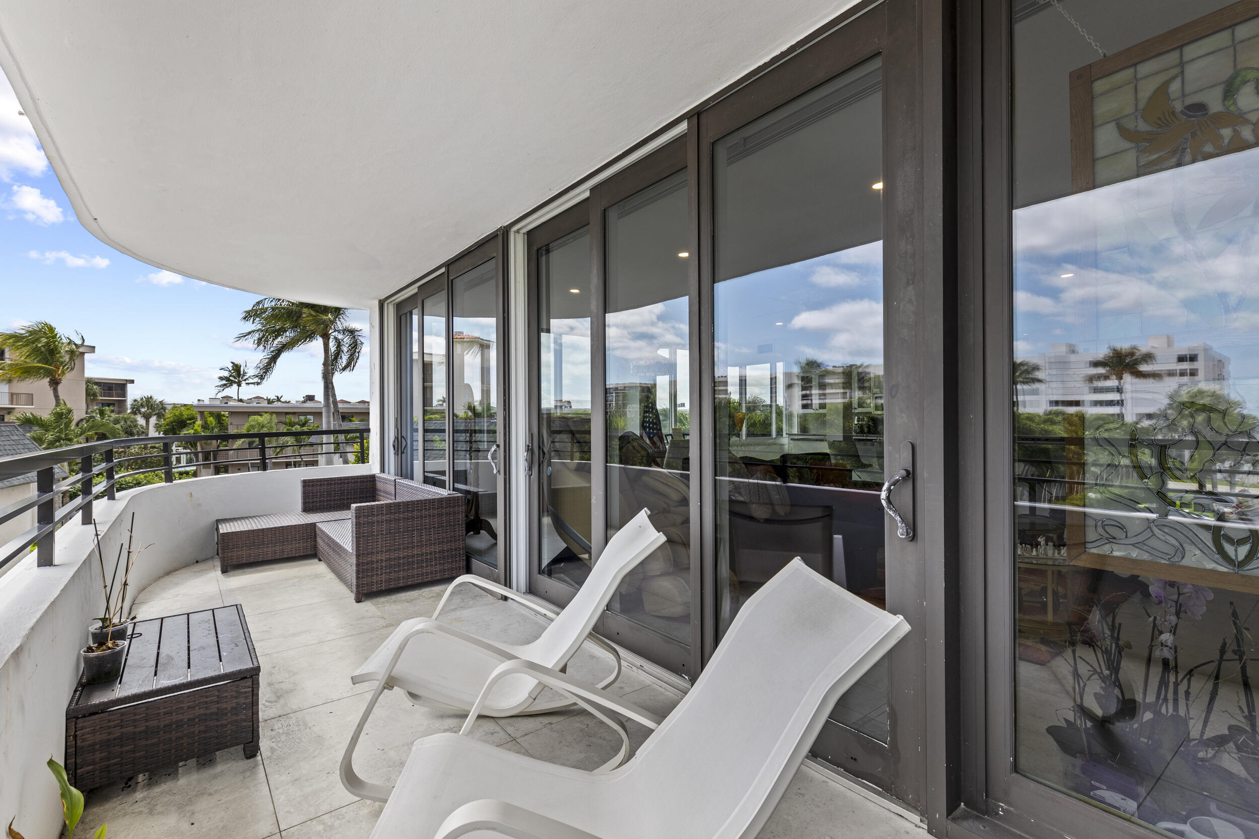 MAYFAIR HOUSE CONDO - Residential