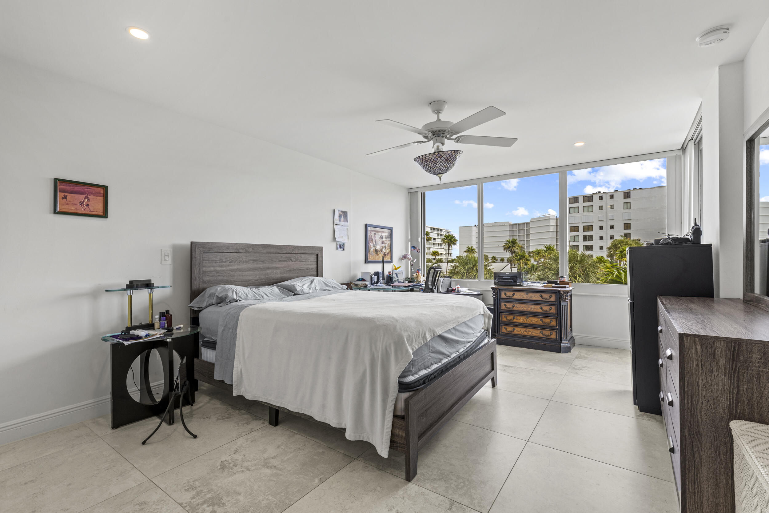 MAYFAIR HOUSE CONDO - Residential