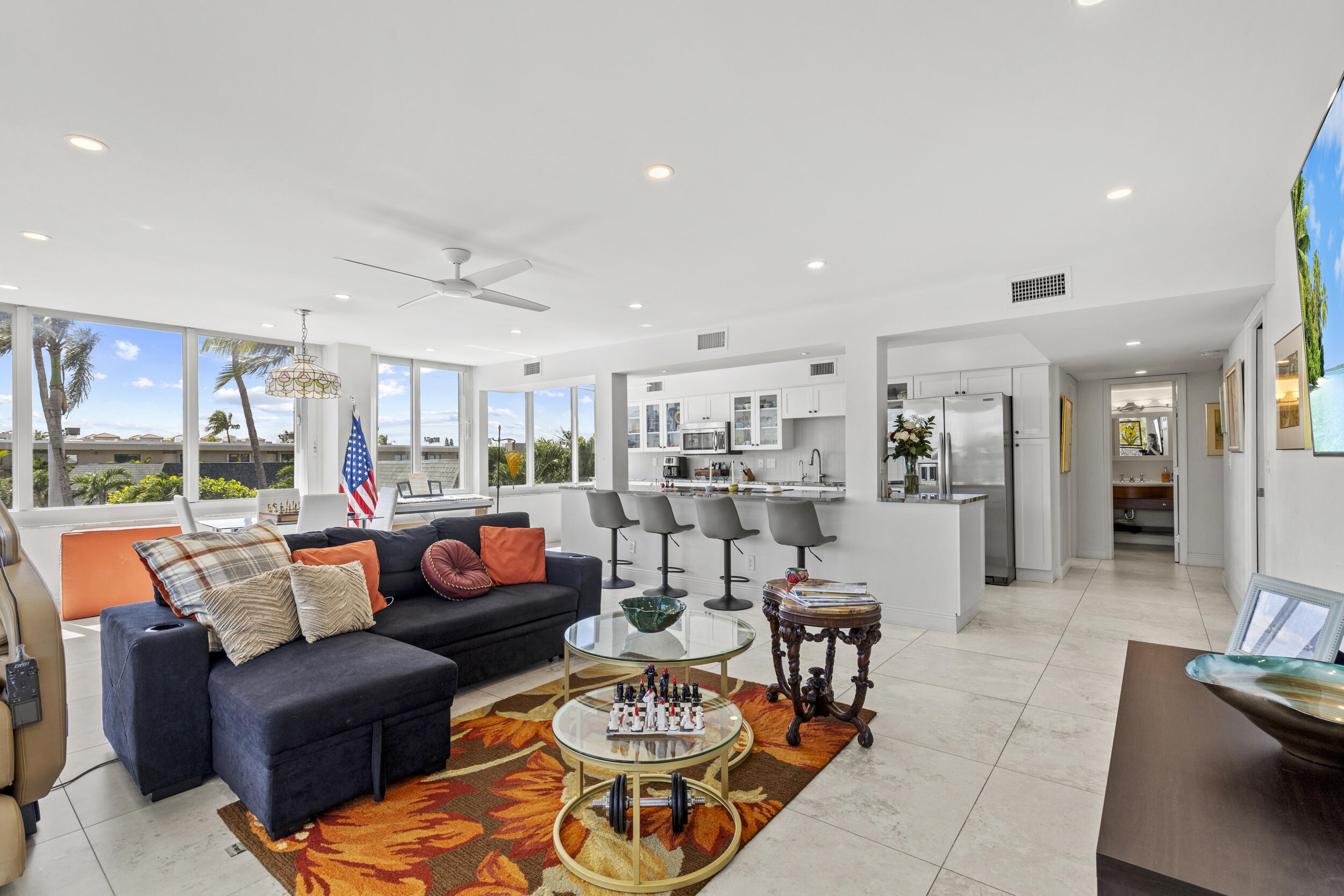 MAYFAIR HOUSE CONDO - Residential