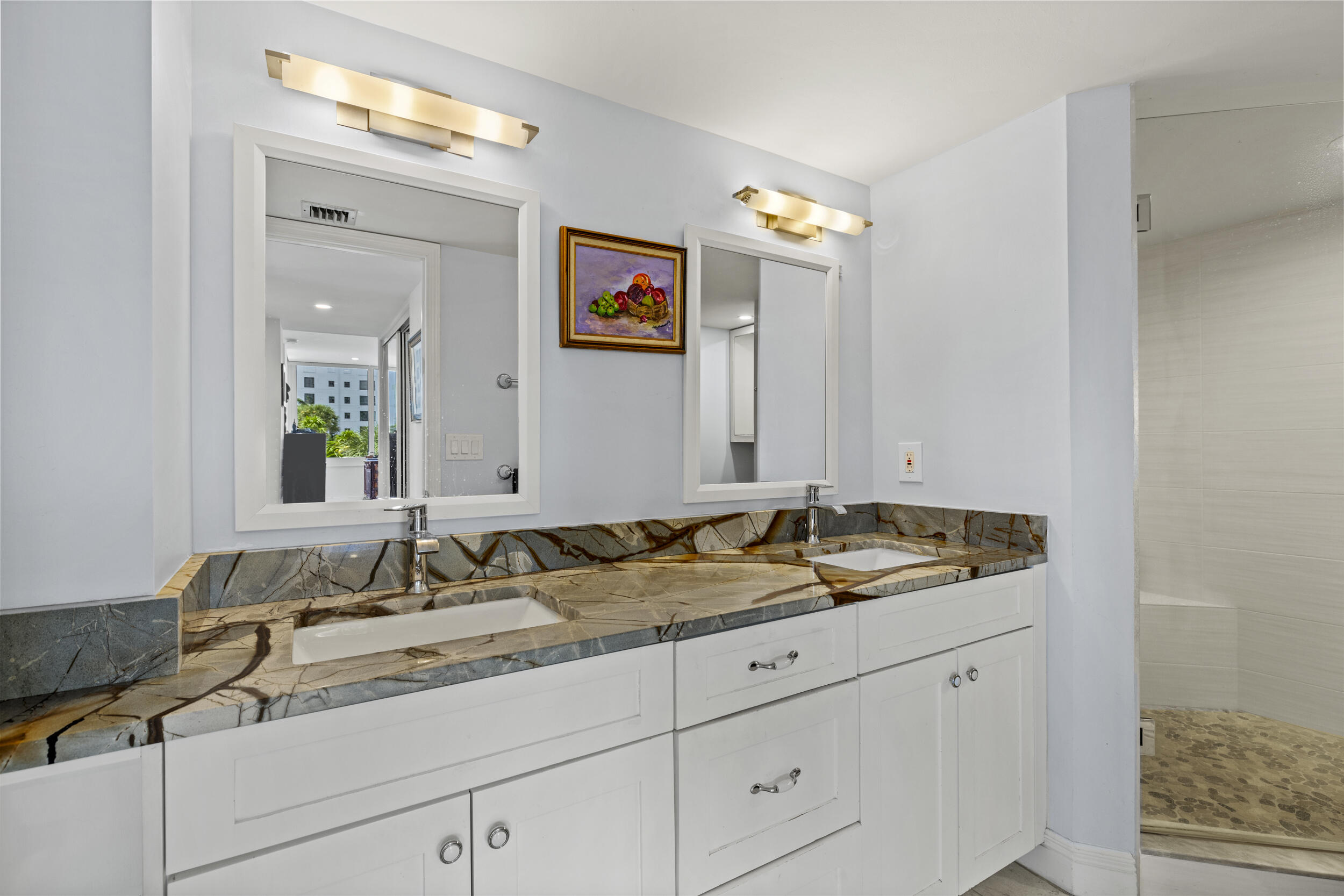 MAYFAIR HOUSE CONDO - Residential