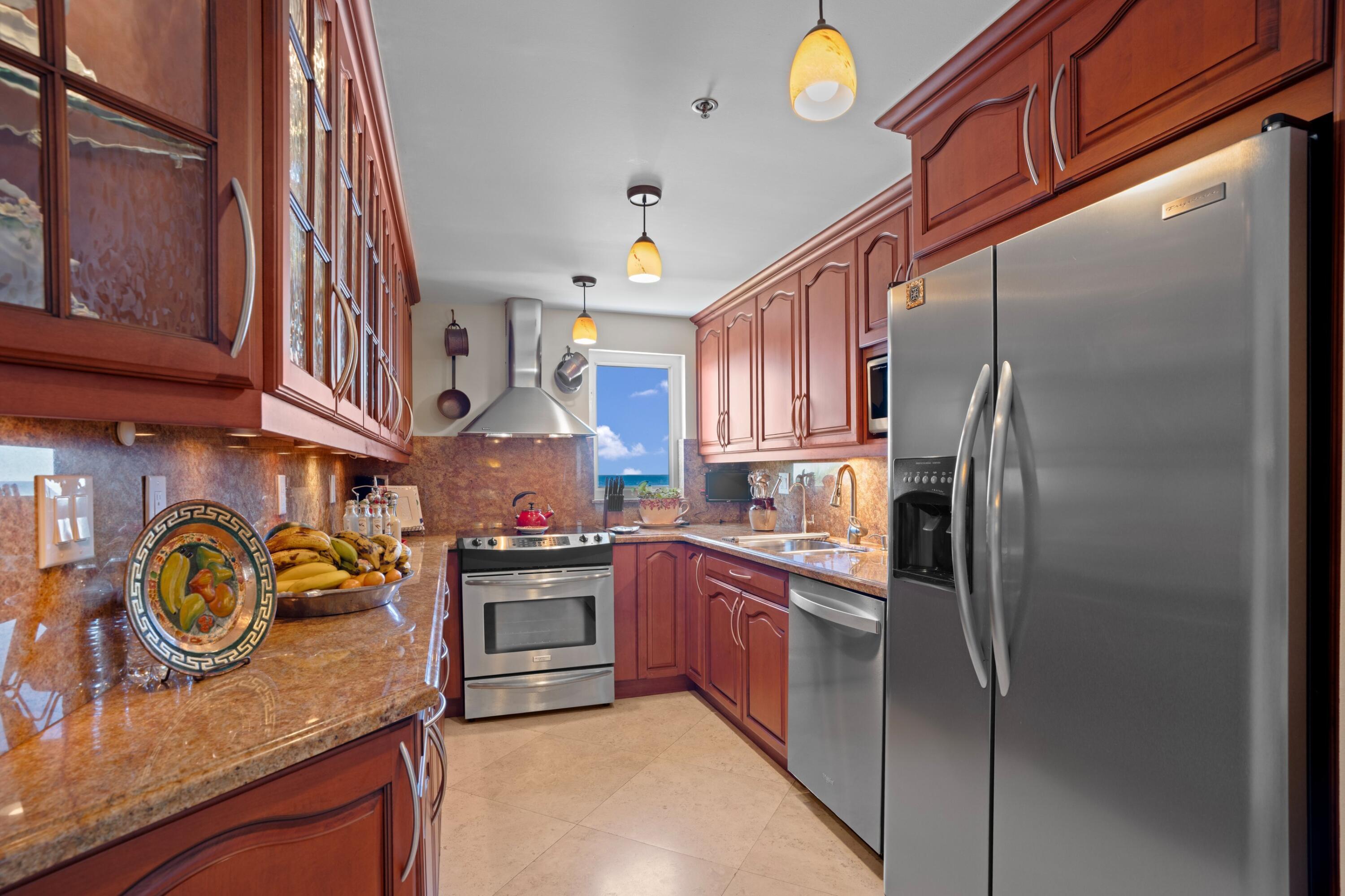 AMBASSADORS V SOUTH CONDO - Residential
