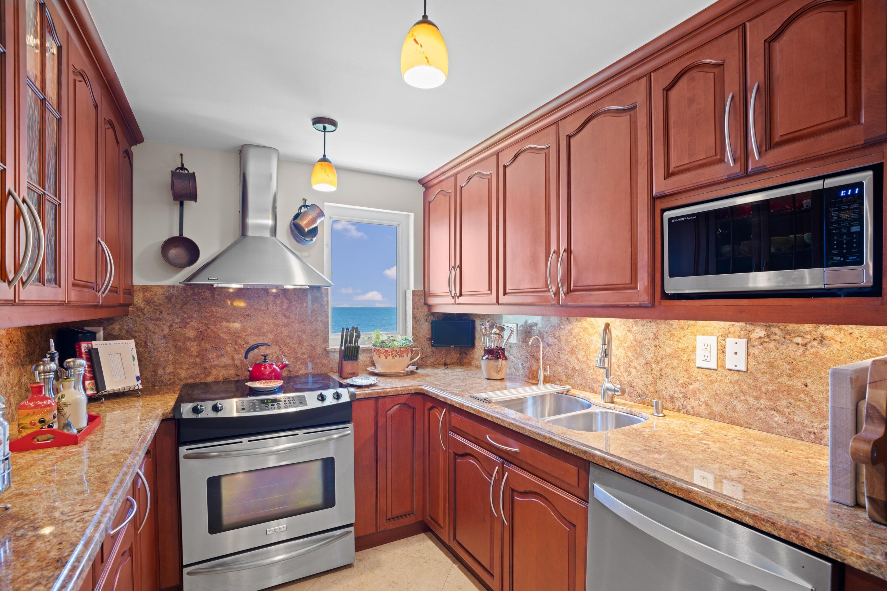 AMBASSADORS V SOUTH CONDO - Residential