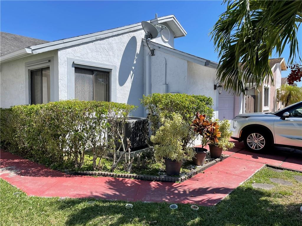 PEMBROKE LAKES SOUTH - Residential