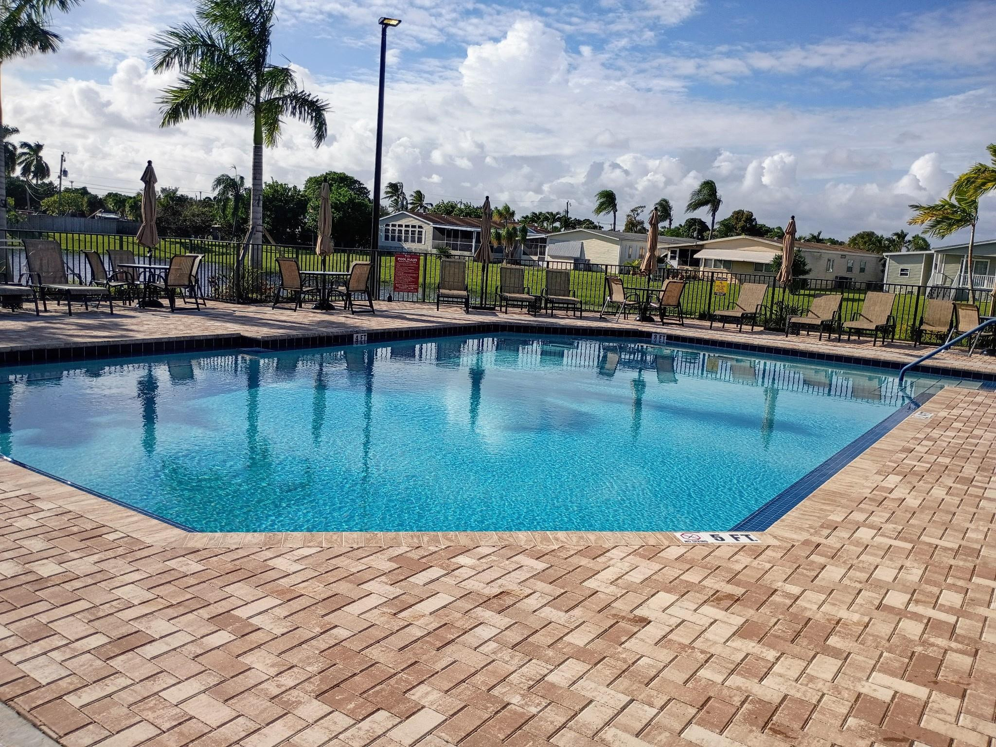 Palm Breezes Club - Residential