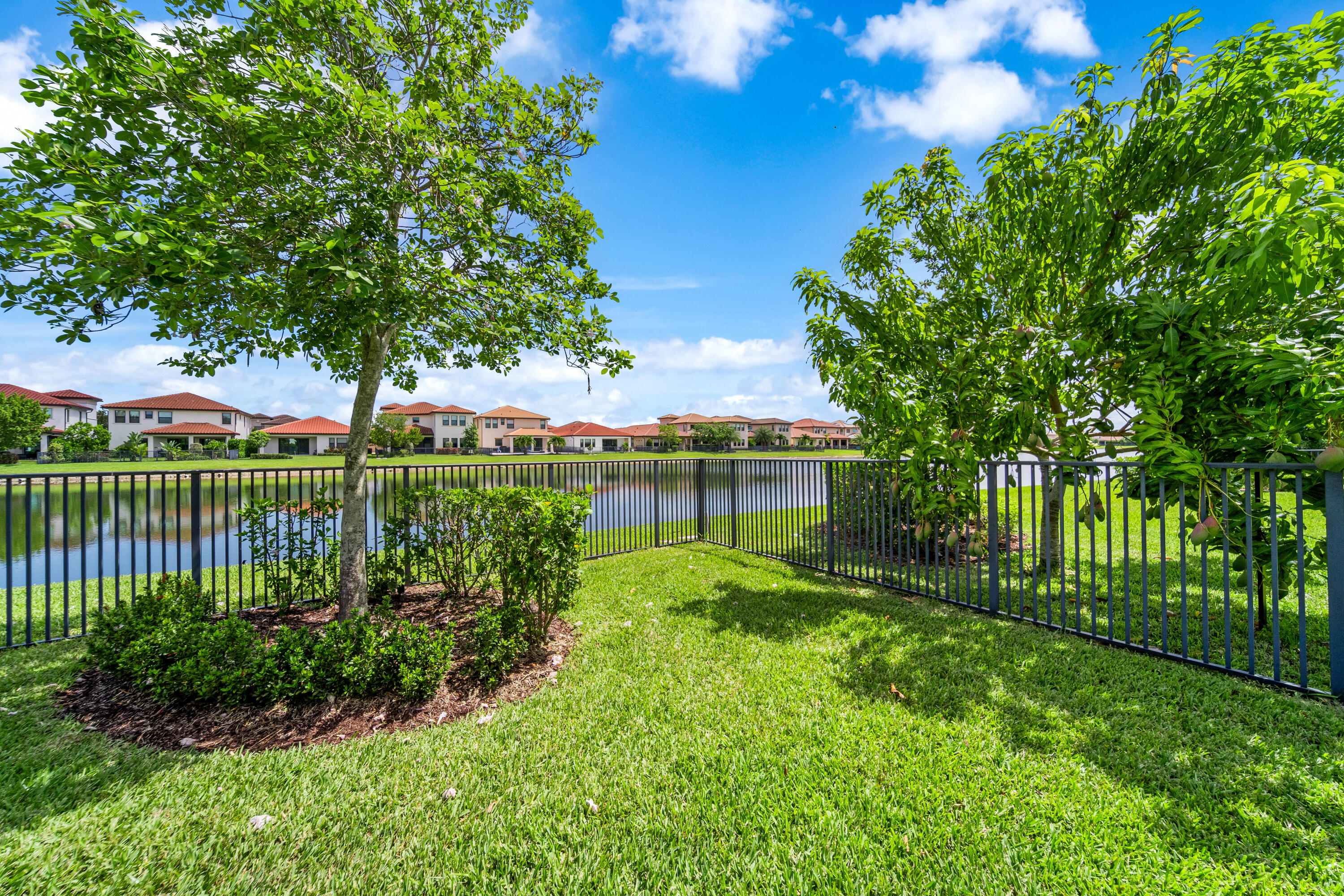 PARKLAND BAY - Residential