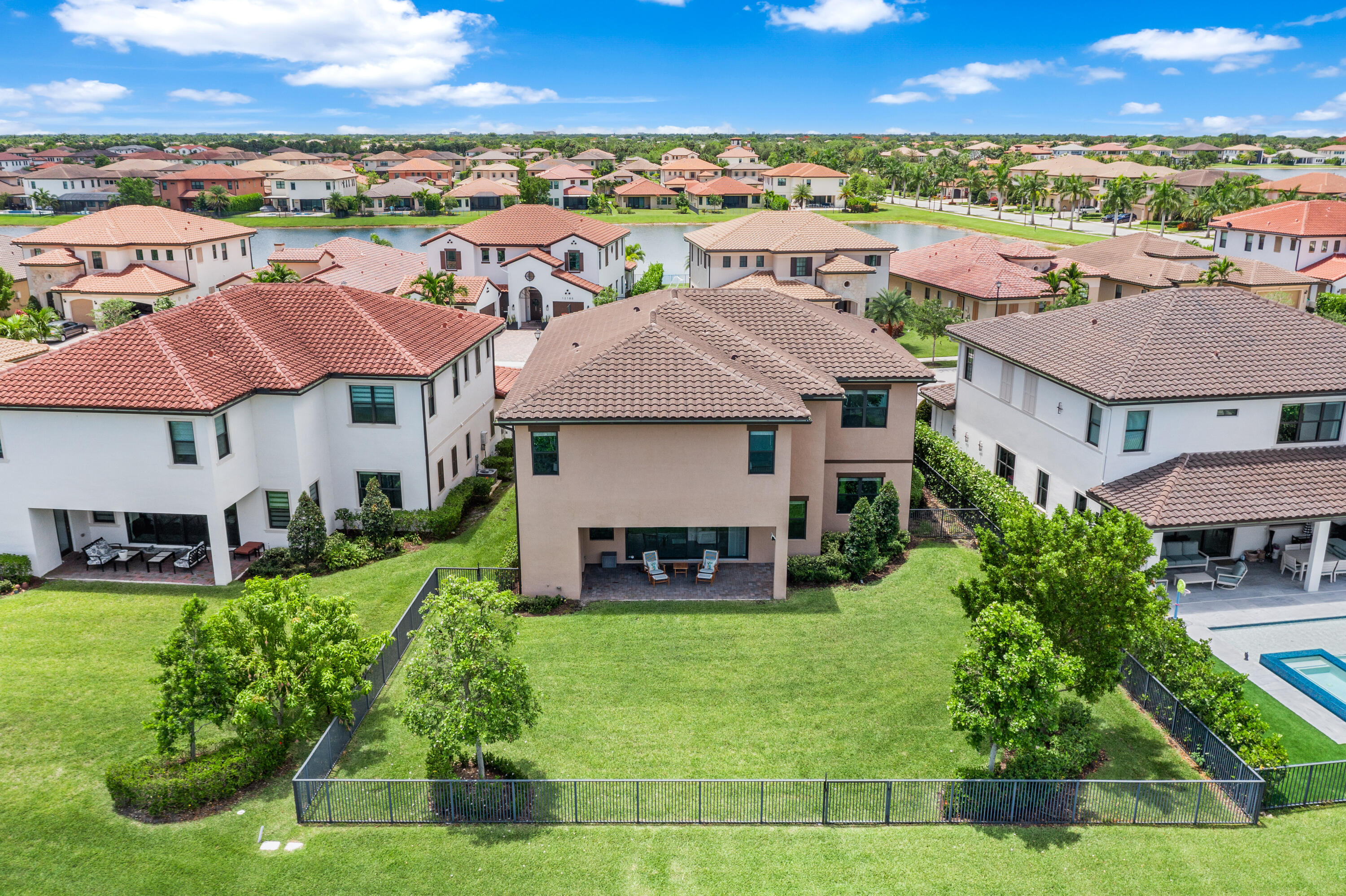 PARKLAND BAY - Residential