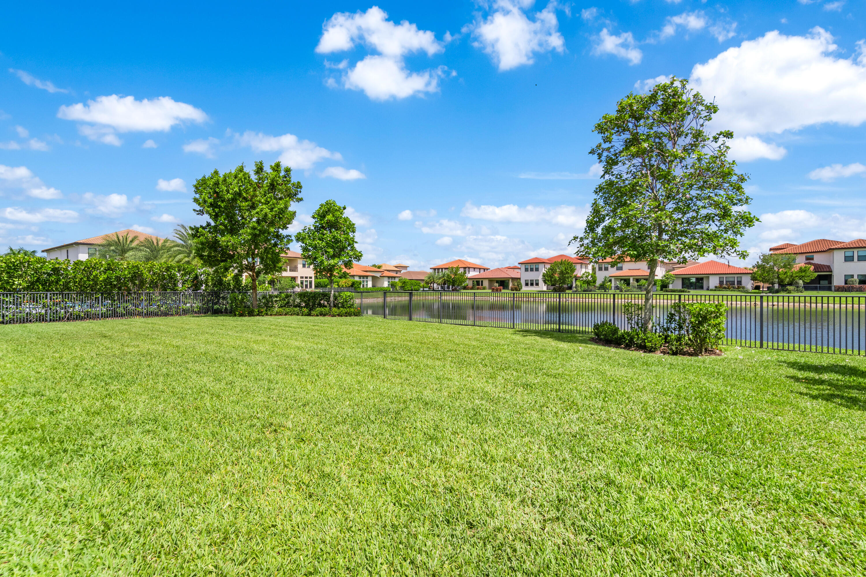 PARKLAND BAY - Residential