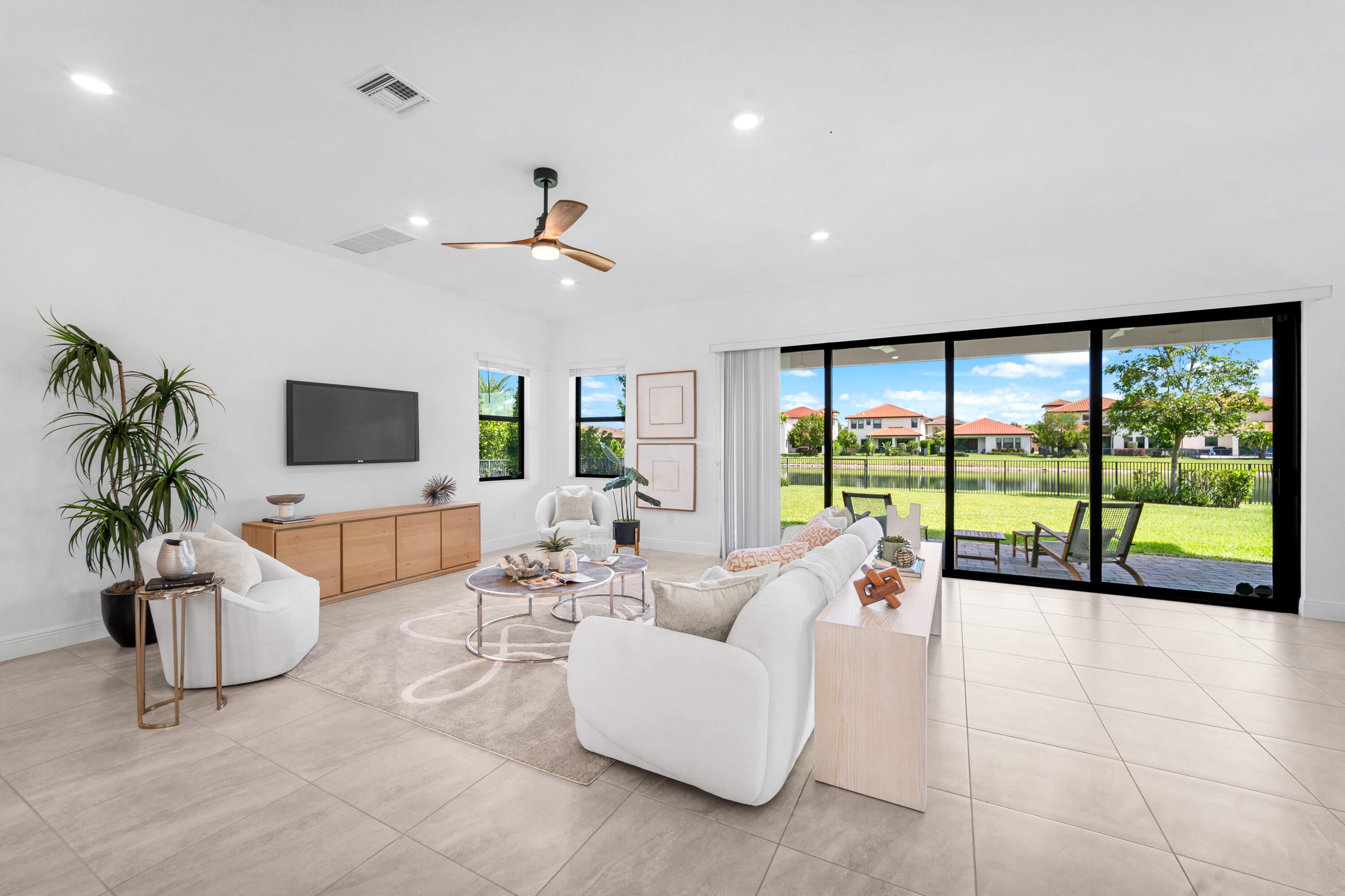 PARKLAND BAY - Residential