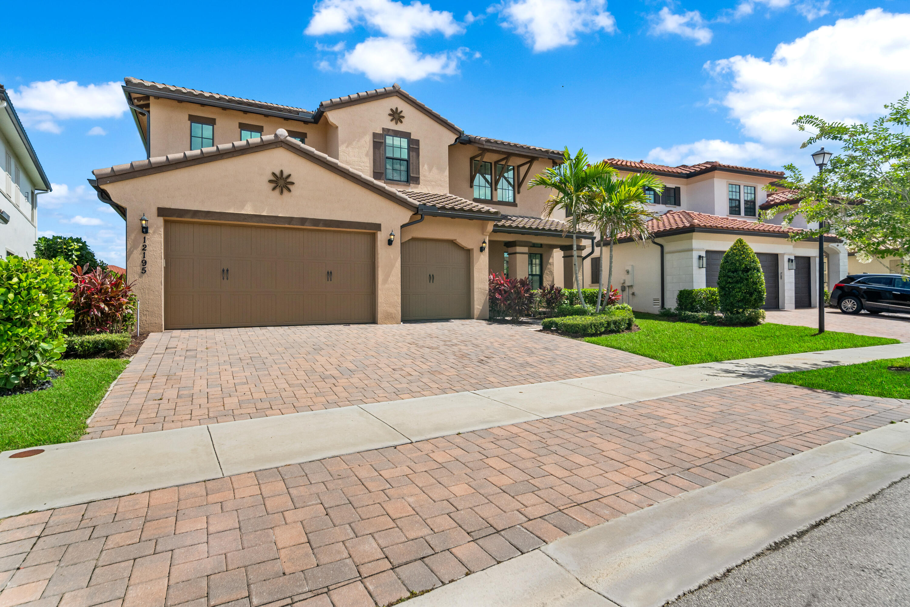 PARKLAND BAY - Residential