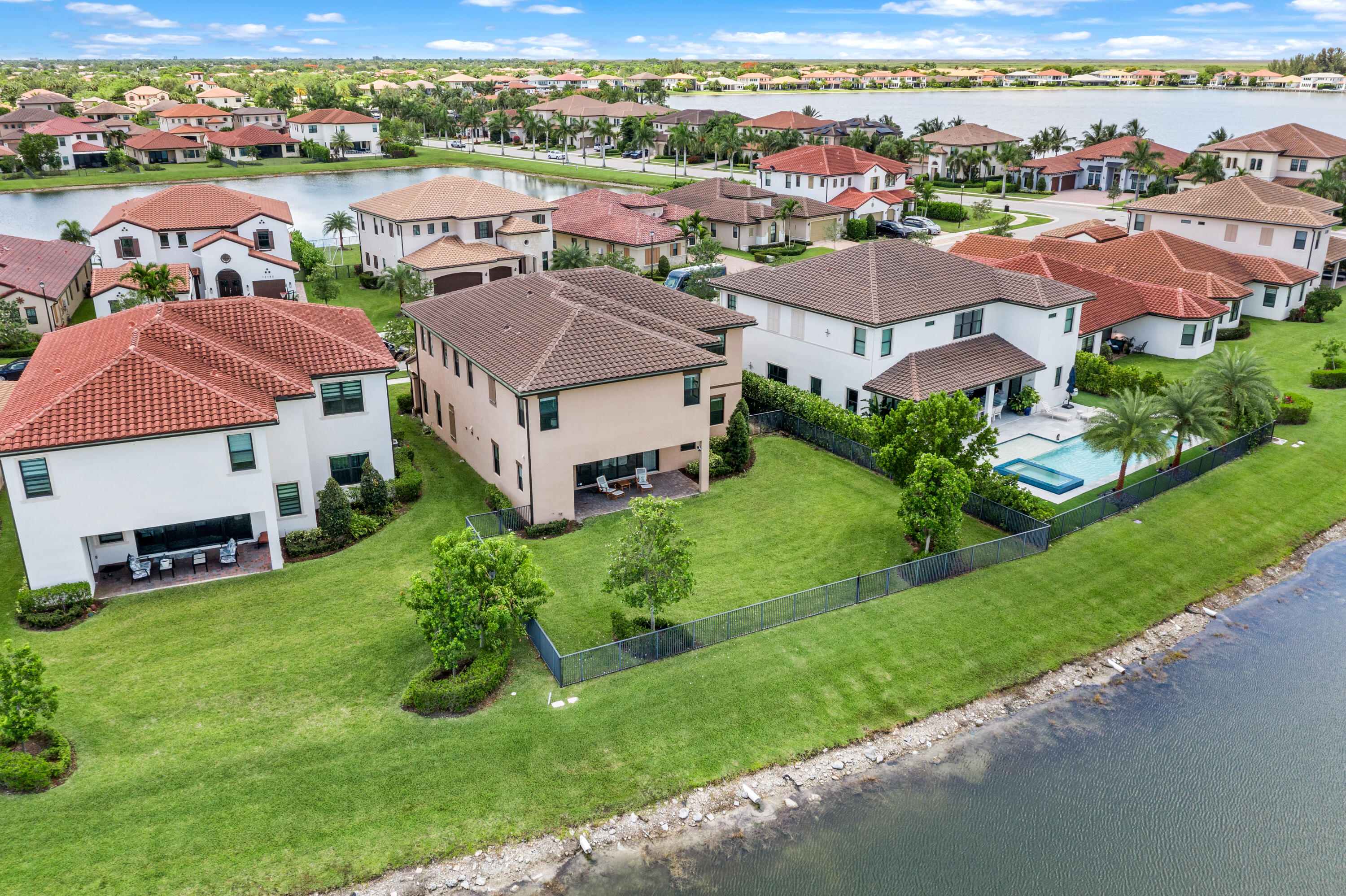 PARKLAND BAY - Residential