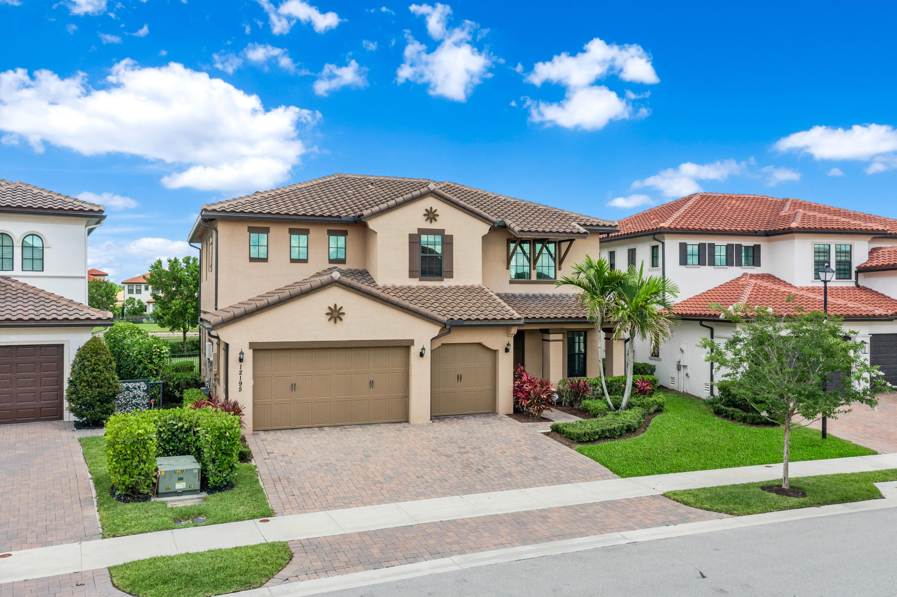 PARKLAND BAY - Residential