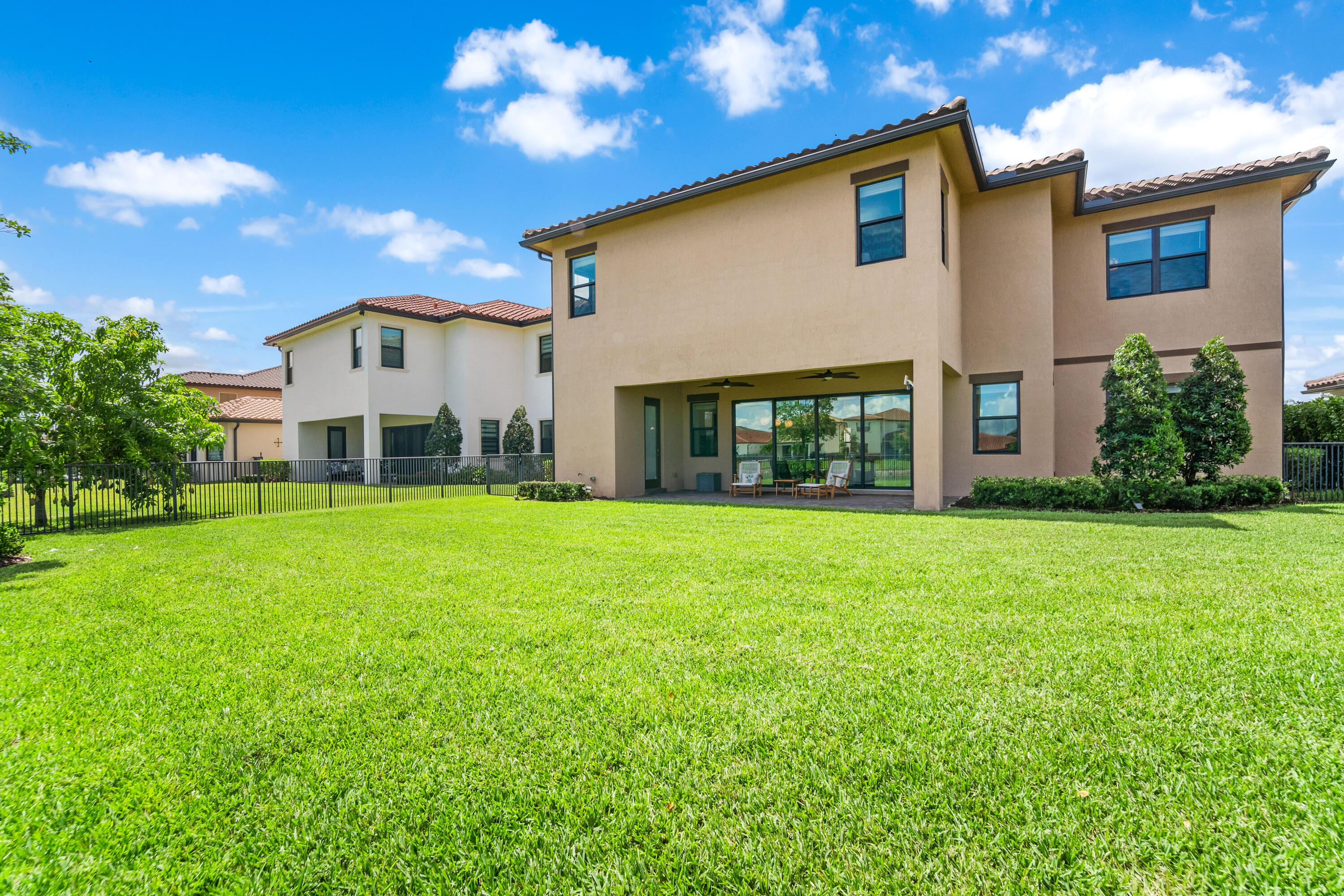 PARKLAND BAY - Residential
