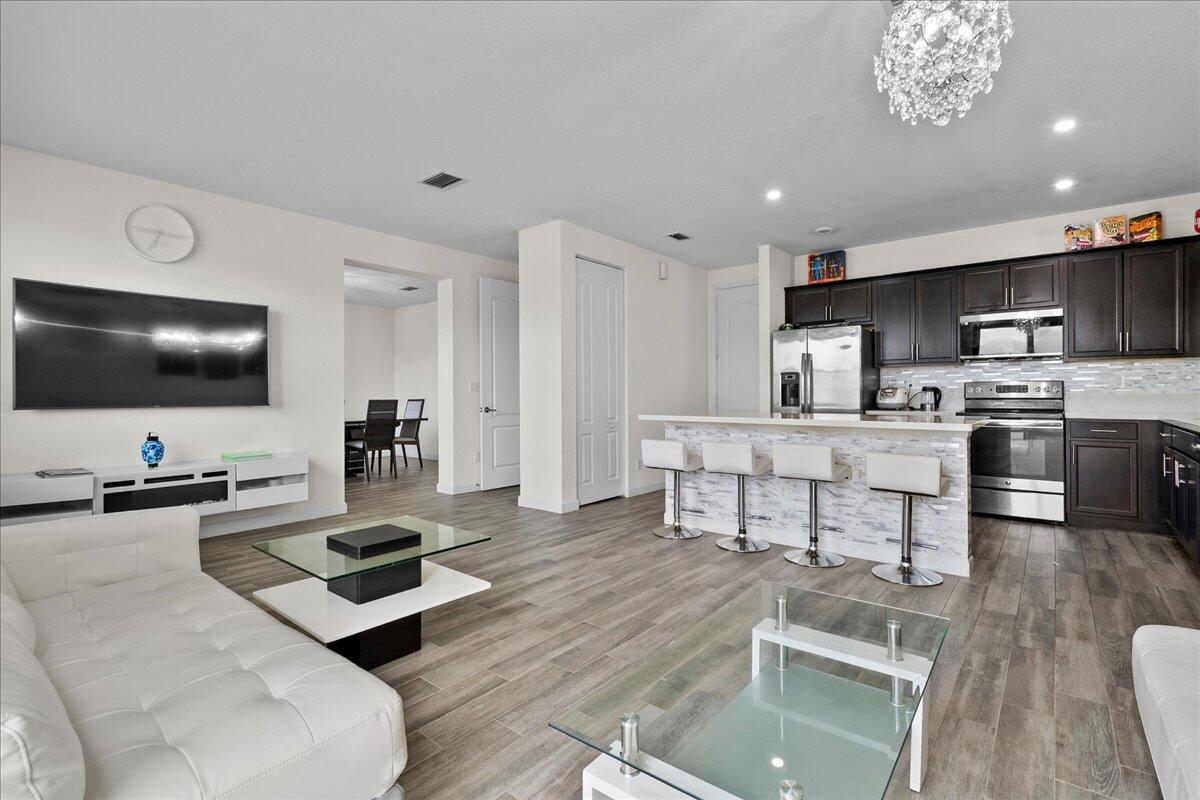 RESERVE AT SUMMIT - Residential Lease