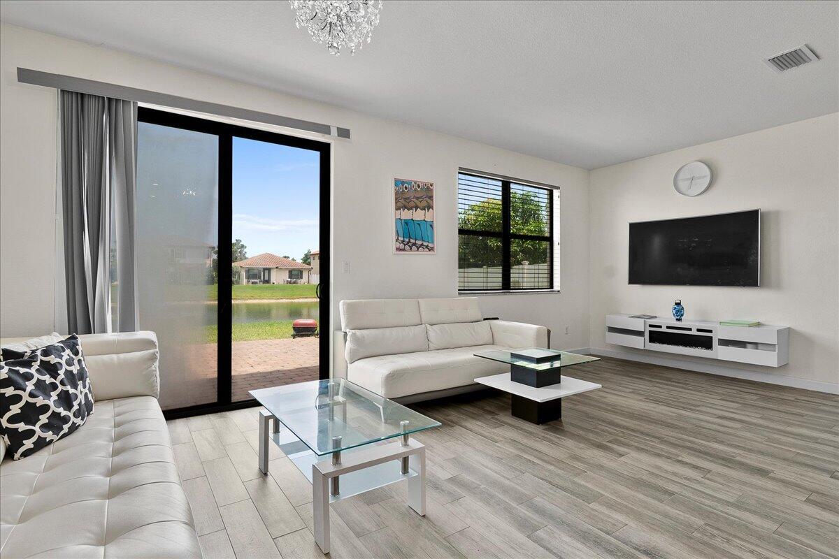 RESERVE AT SUMMIT - Residential Lease