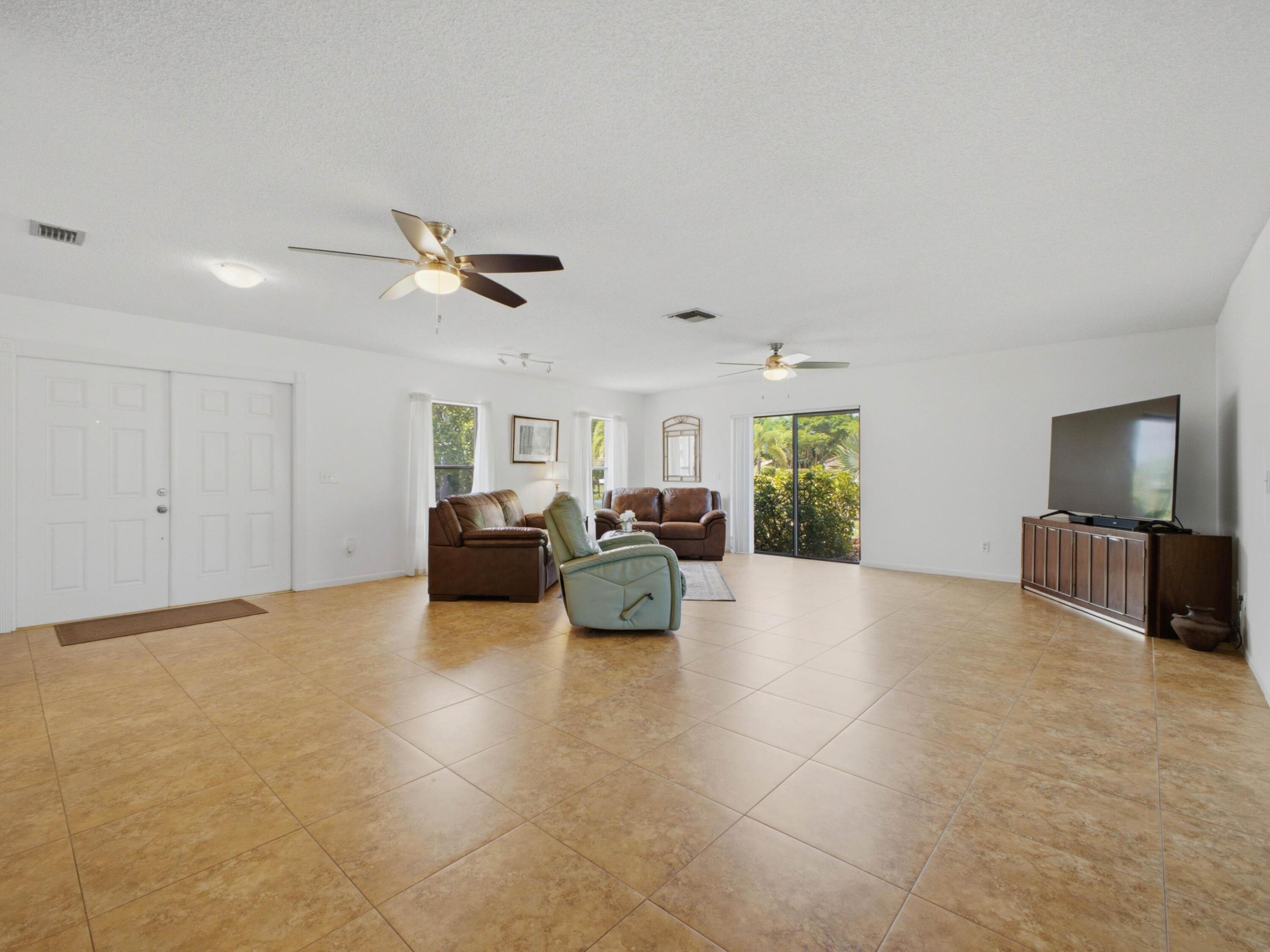 MEED RACQUET CLUB 2 - Residential