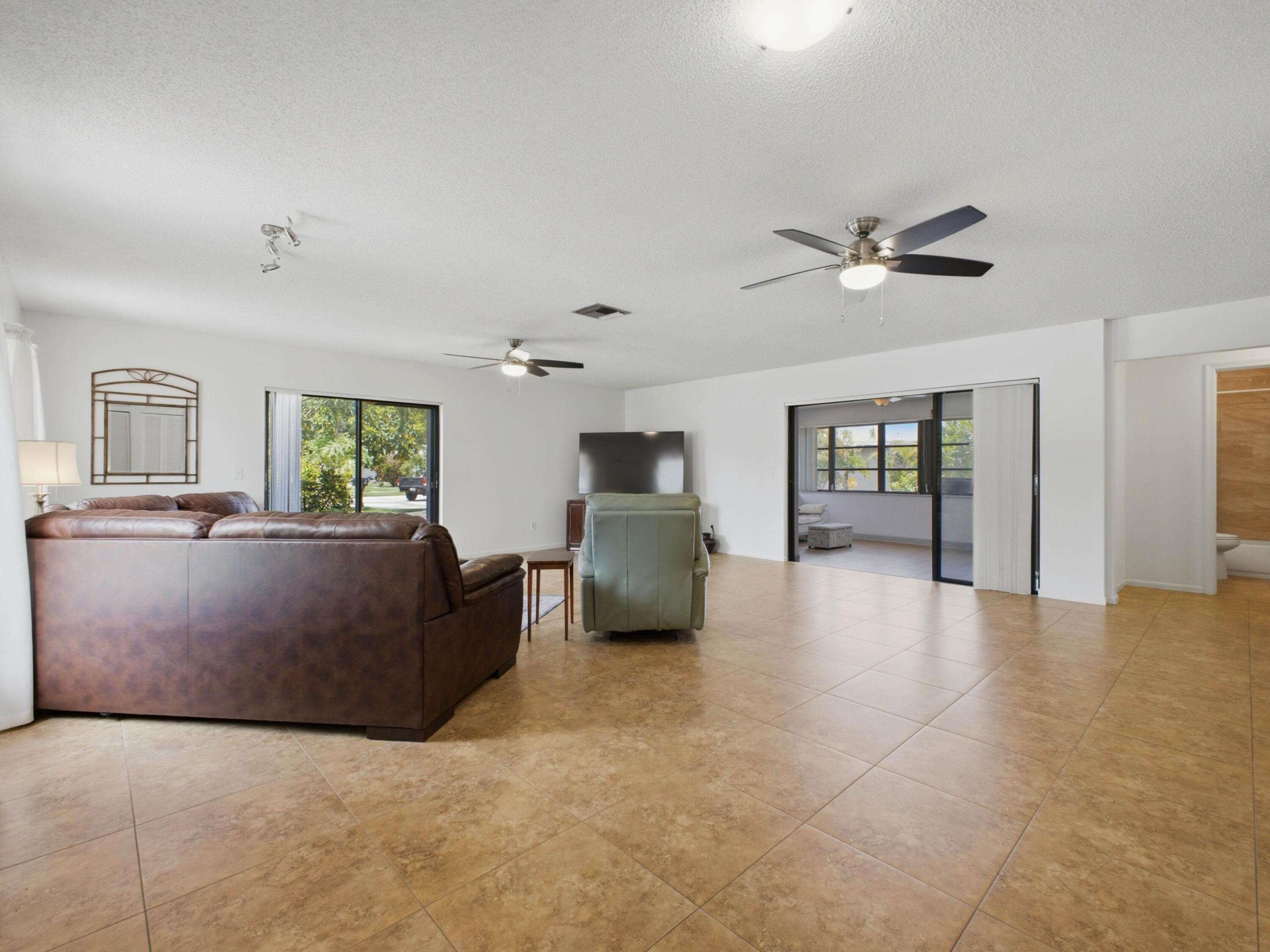 MEED RACQUET CLUB 2 - Residential