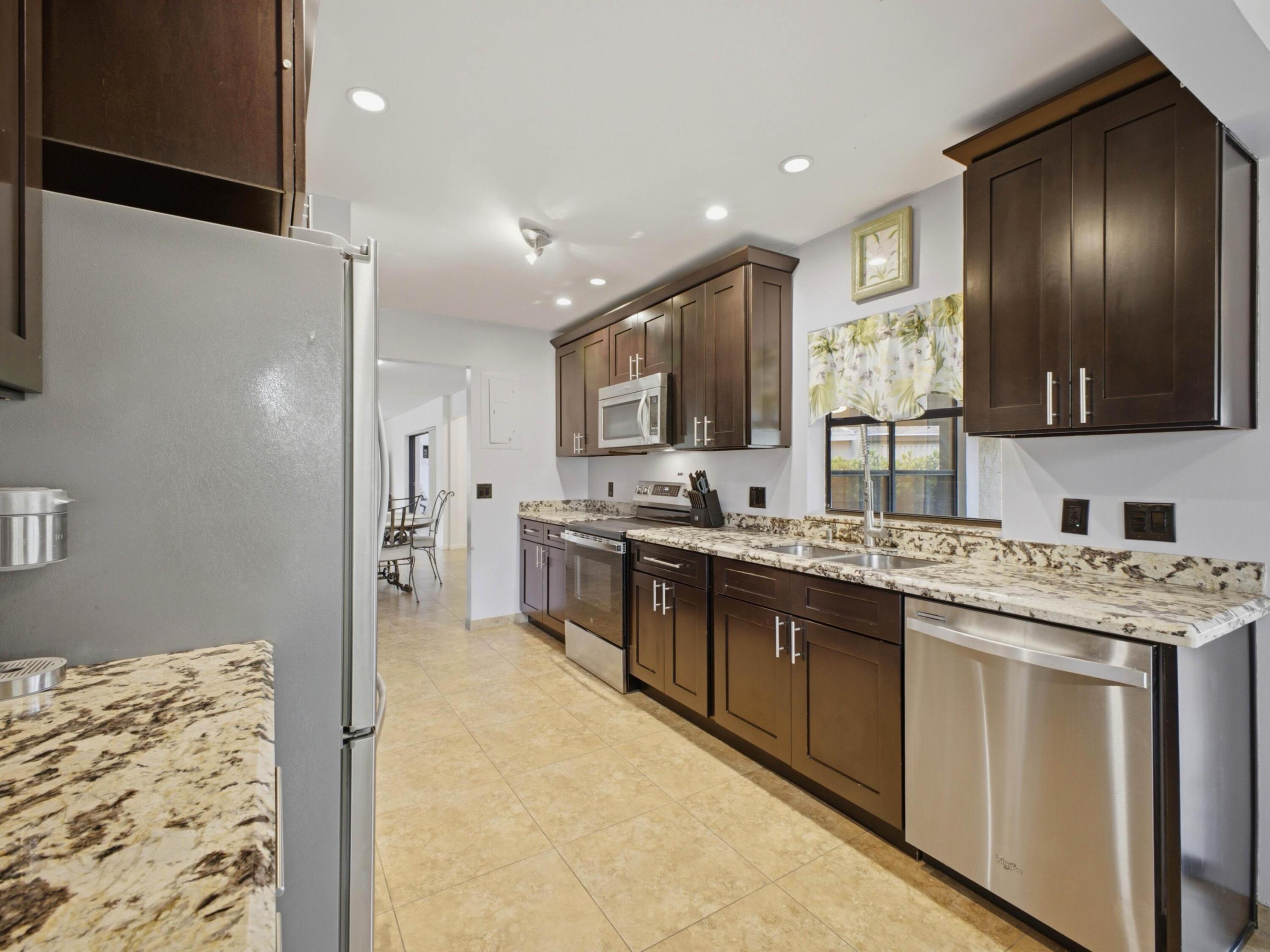 MEED RACQUET CLUB 2 - Residential