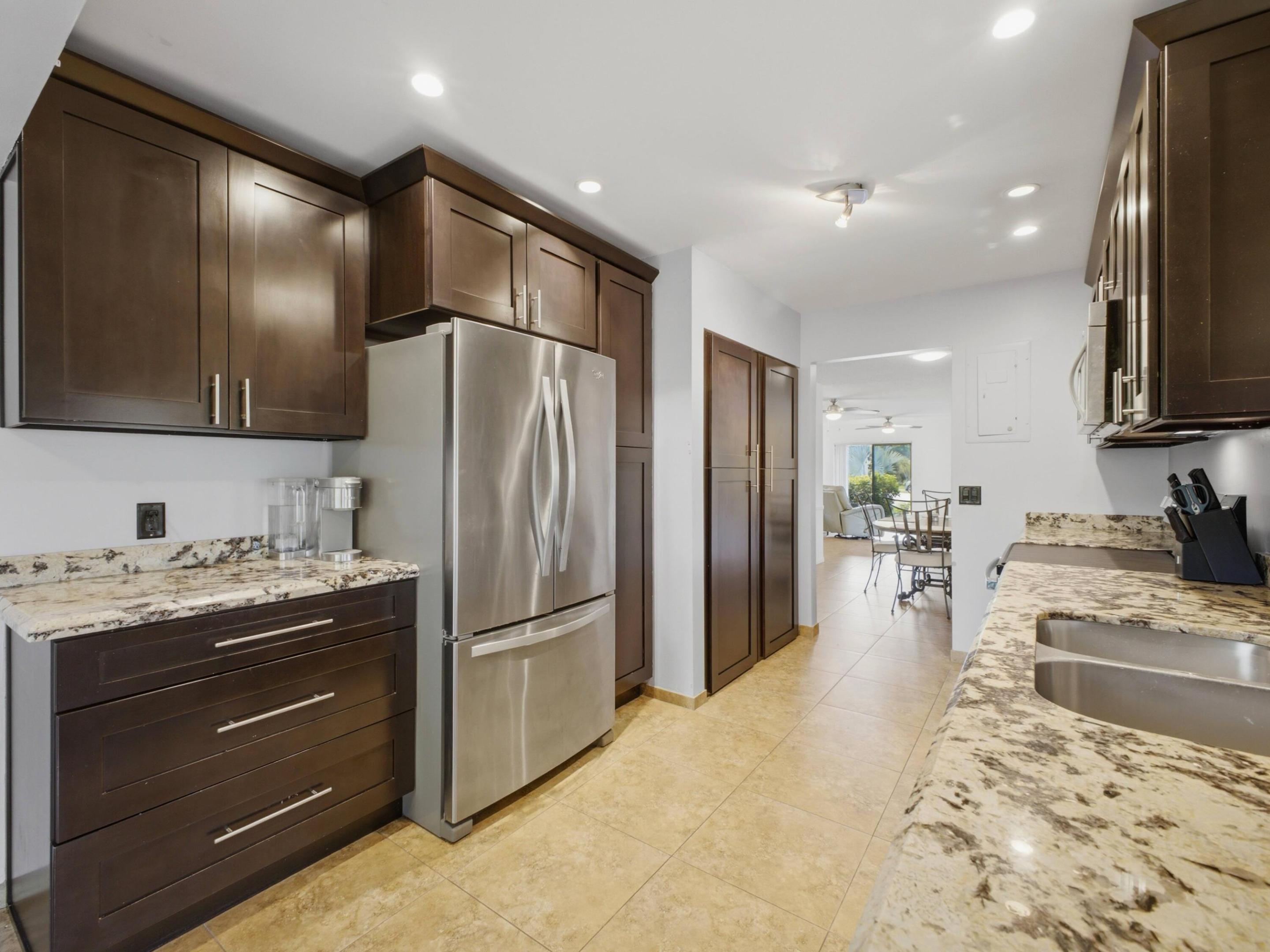 MEED RACQUET CLUB 2 - Residential