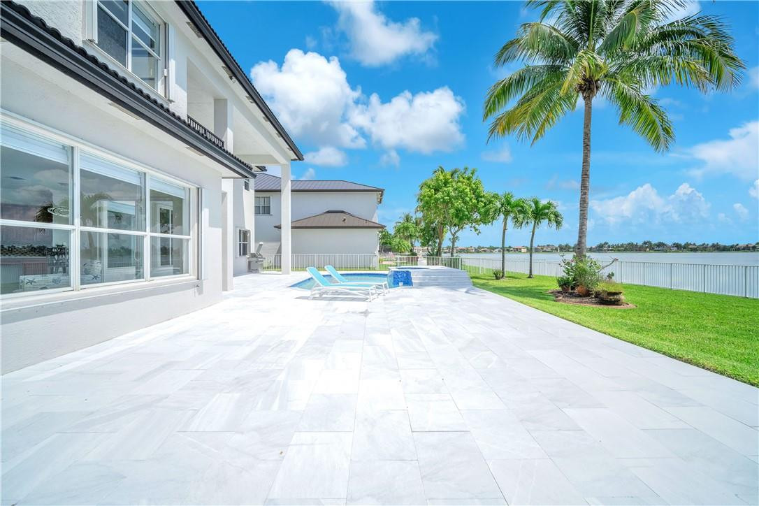 SUNSET LAKES PLAT THREE - Residential Lease