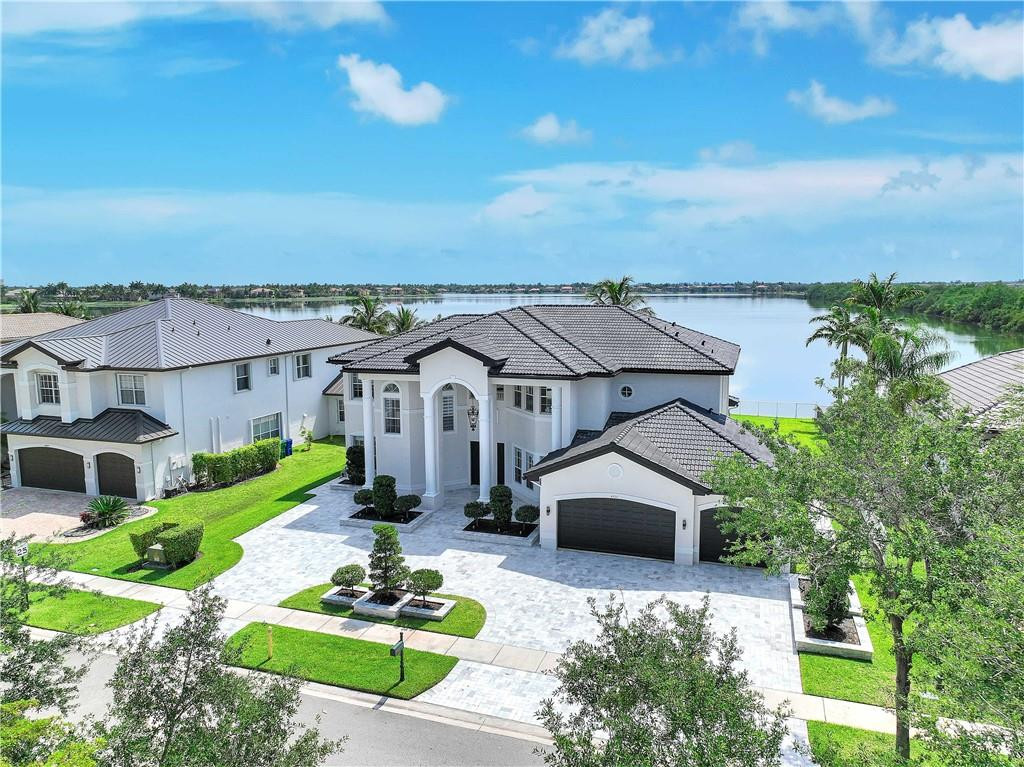 SUNSET LAKES PLAT THREE - Residential Lease