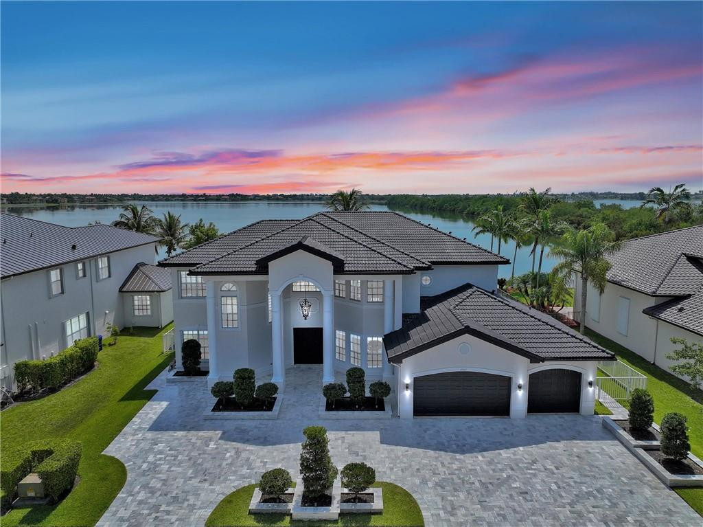 SUNSET LAKES PLAT THREE - Residential Lease