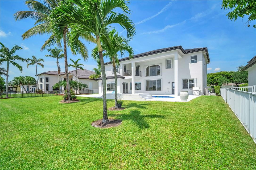 SUNSET LAKES PLAT THREE - Residential Lease
