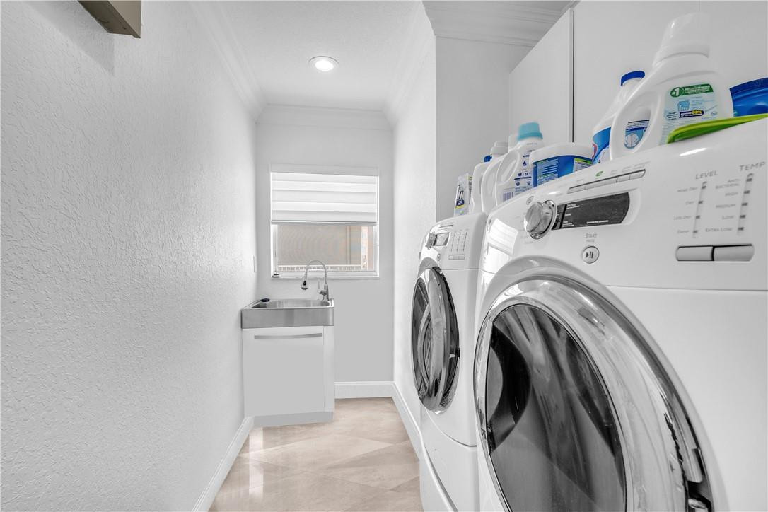 SUNSET LAKES PLAT THREE - Residential Lease